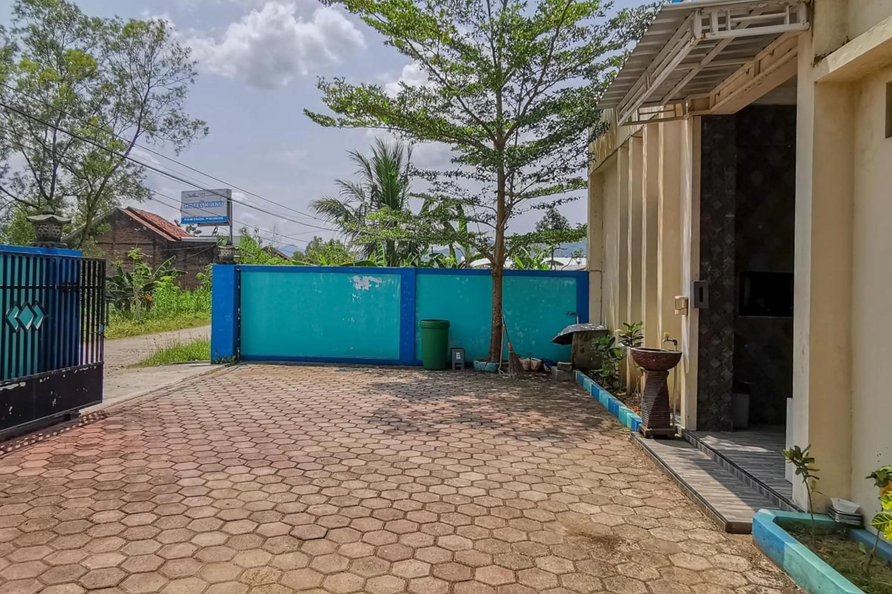 Property building in RedDoorz near Pantai Pancer Door Pacitan