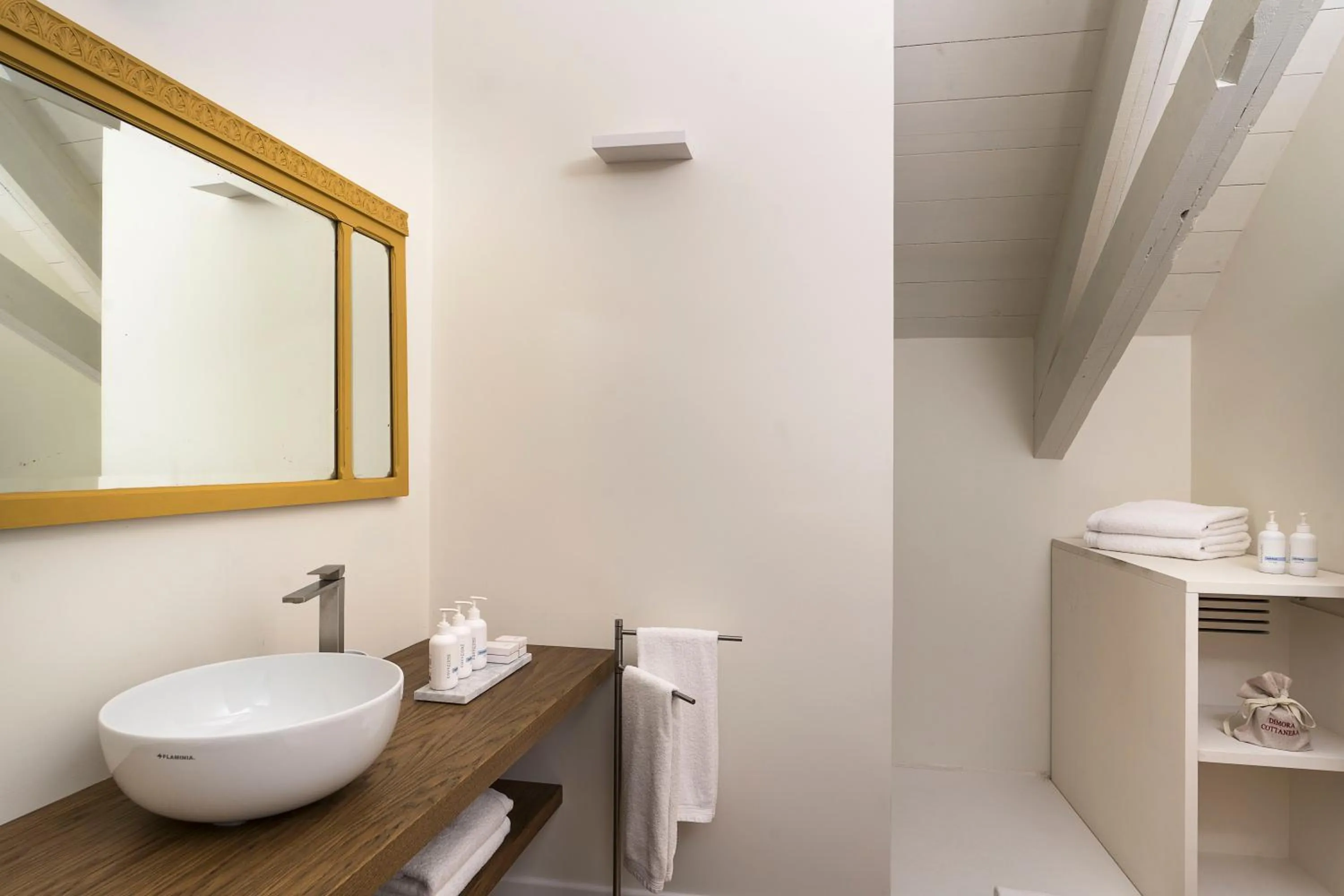 Bathroom in Dimora Cottanera