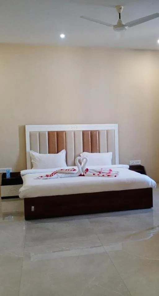 Bed in Hotel Emperor Paradise