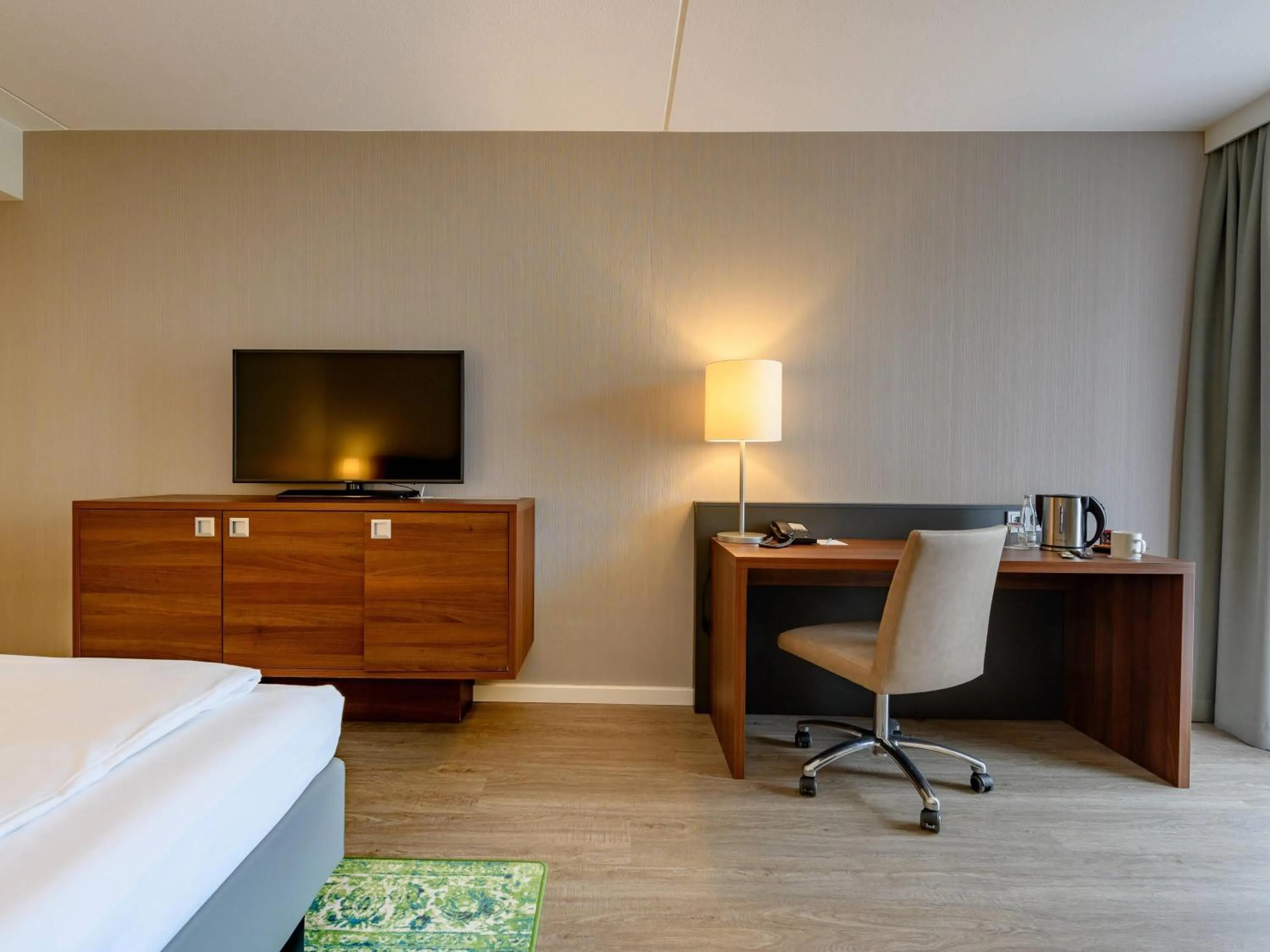 Bedroom, Bed in Mercure Stuttgart Sindelfingen an der Messe