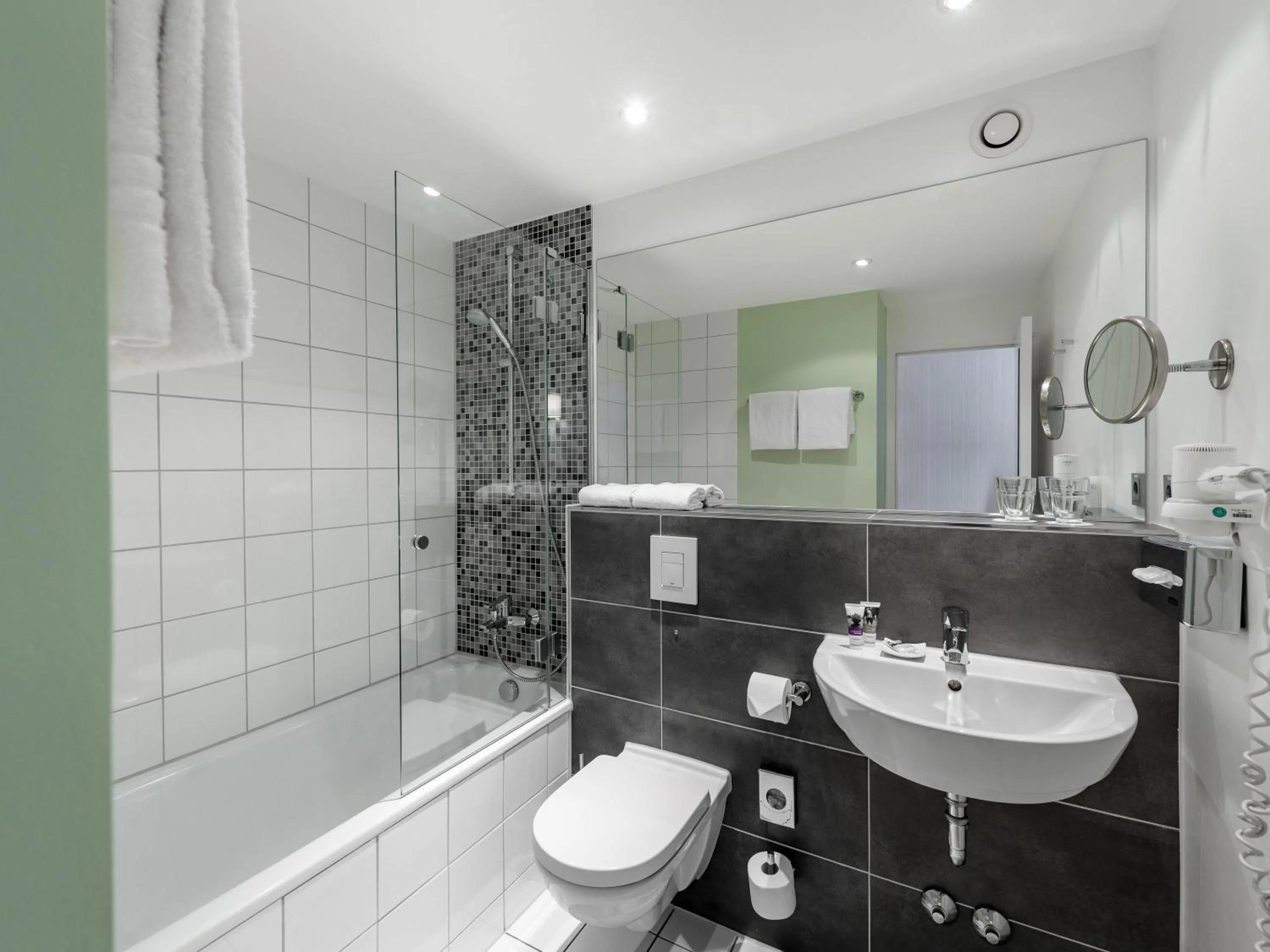 Bedroom in Mercure Stuttgart Sindelfingen an der Messe