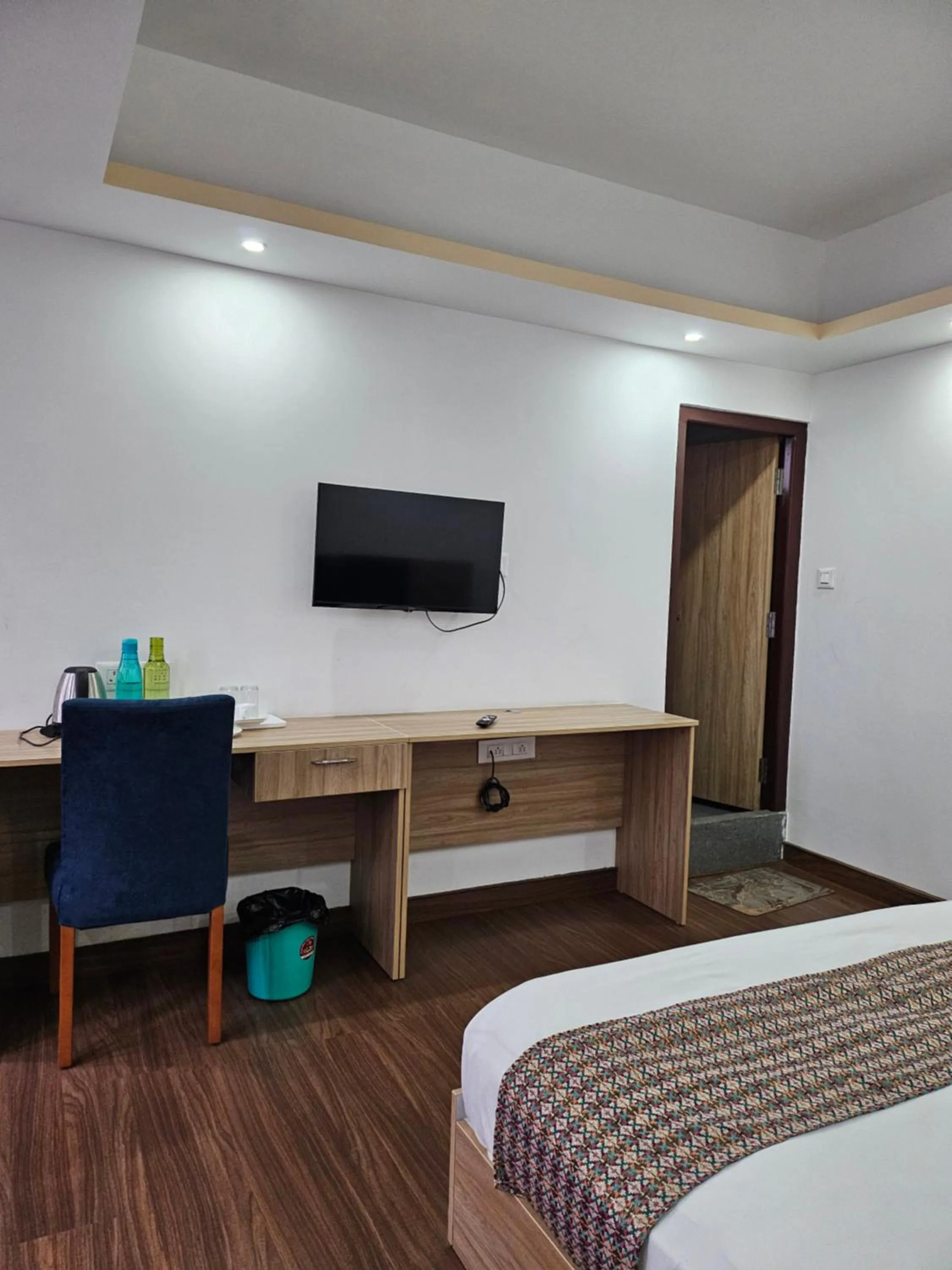 Bed in Shanol Residency