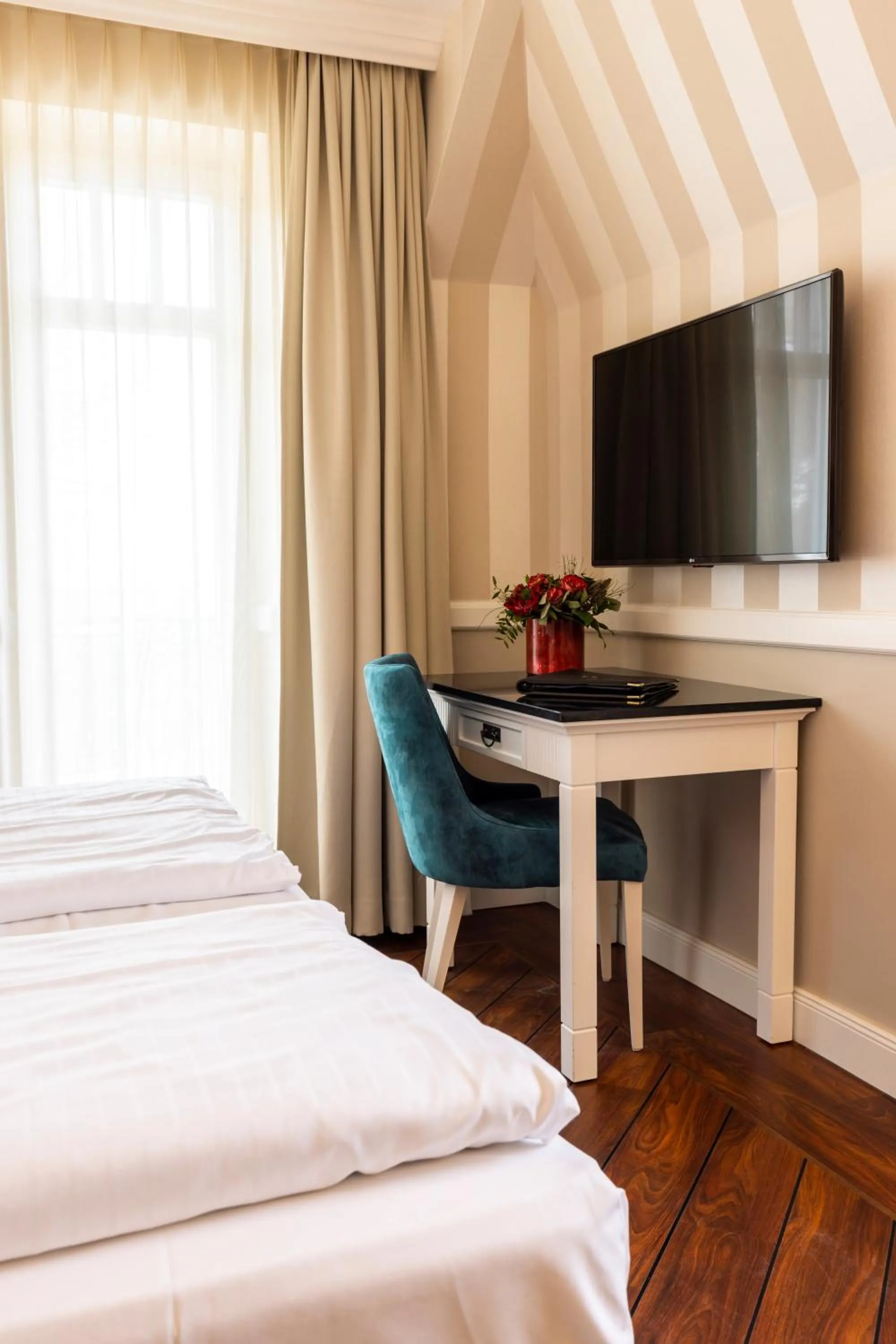 TV and multimedia, Bed in Hotel IV Jahreszeiten Kühlungsborn