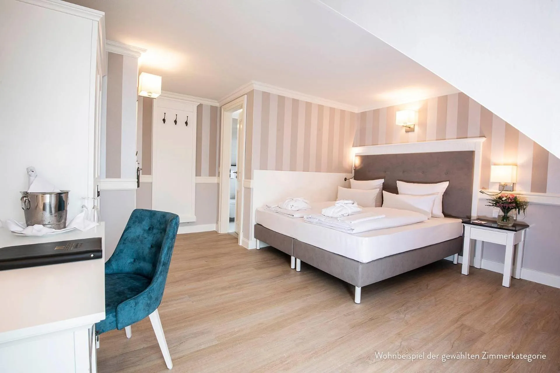 Photo of the whole room, Bed in Hotel IV Jahreszeiten Kühlungsborn