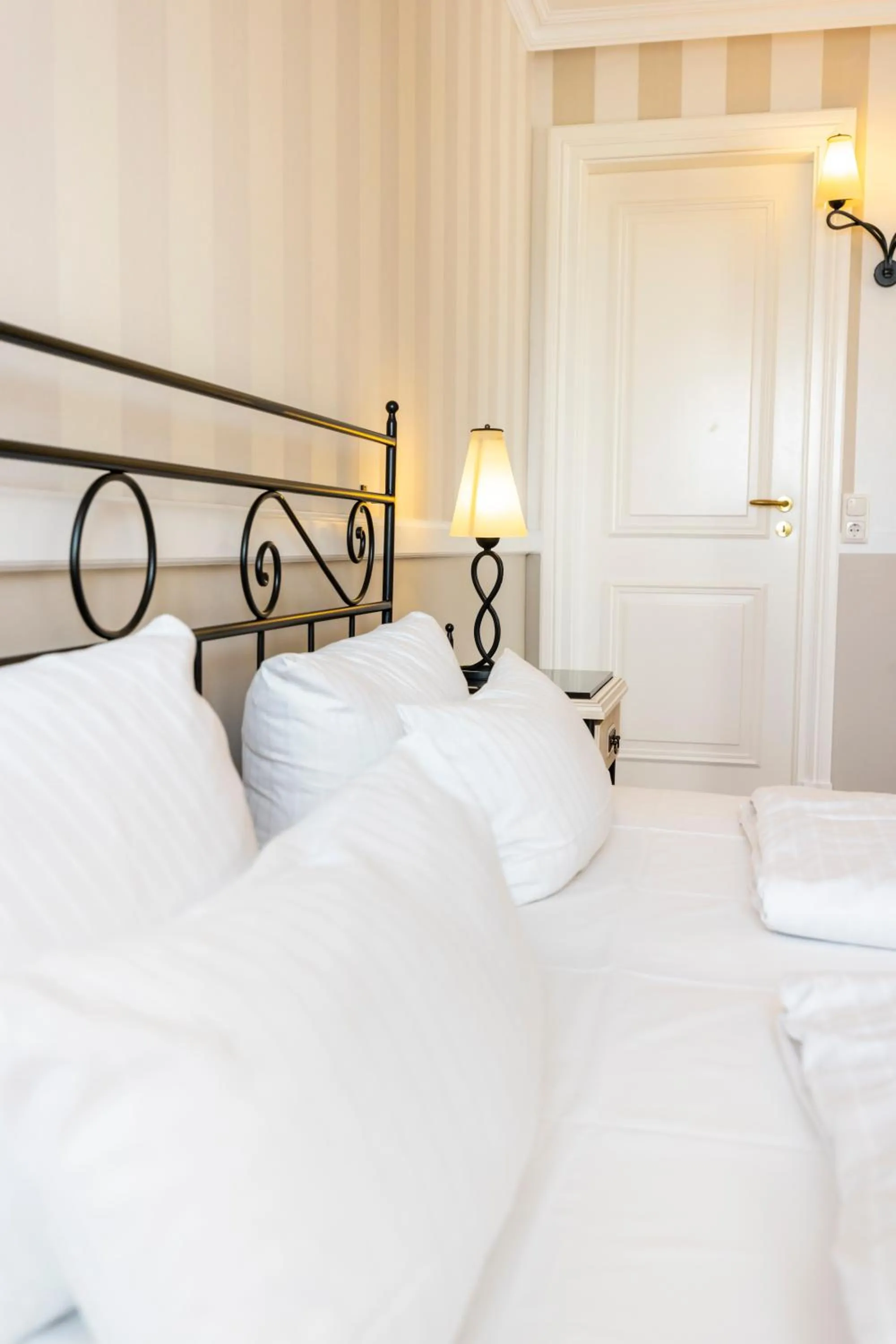 Bedroom, Bed in Hotel IV Jahreszeiten Kühlungsborn