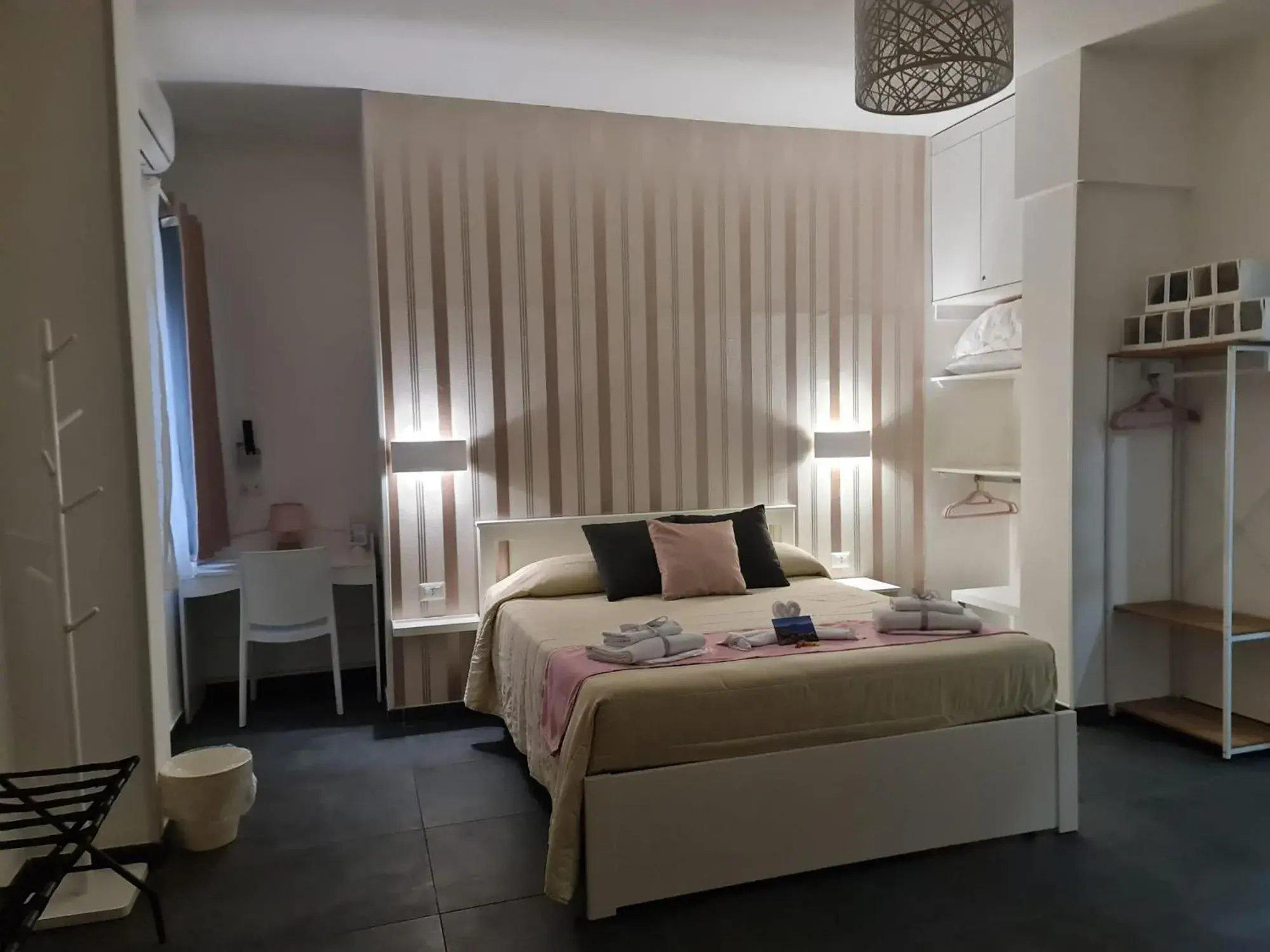 Family Room - single occupancy in Gaisa Naples - Bed & Breakfast Family Room - single occupancy in Gaisa Naples - Bed & Breakfast