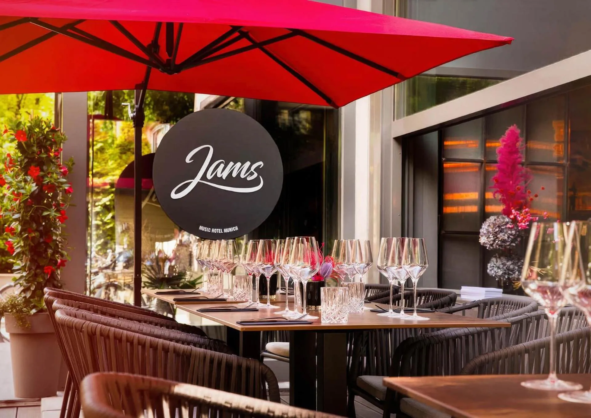 Restaurant/places to eat in JAMS Music Hotel Munich