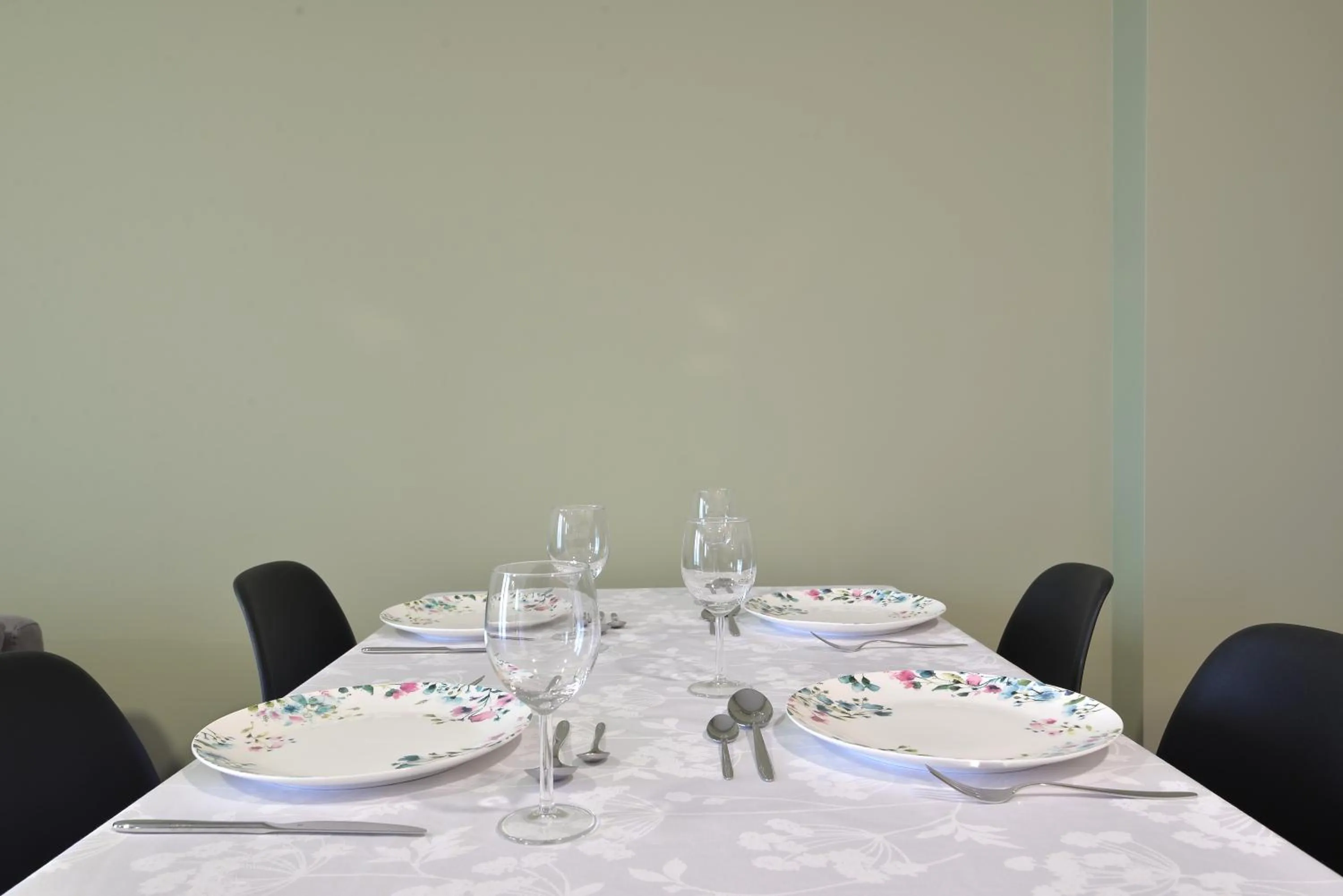 Dining area in Niel Holiday Apartments, Panel Hospitality Homes & Villas