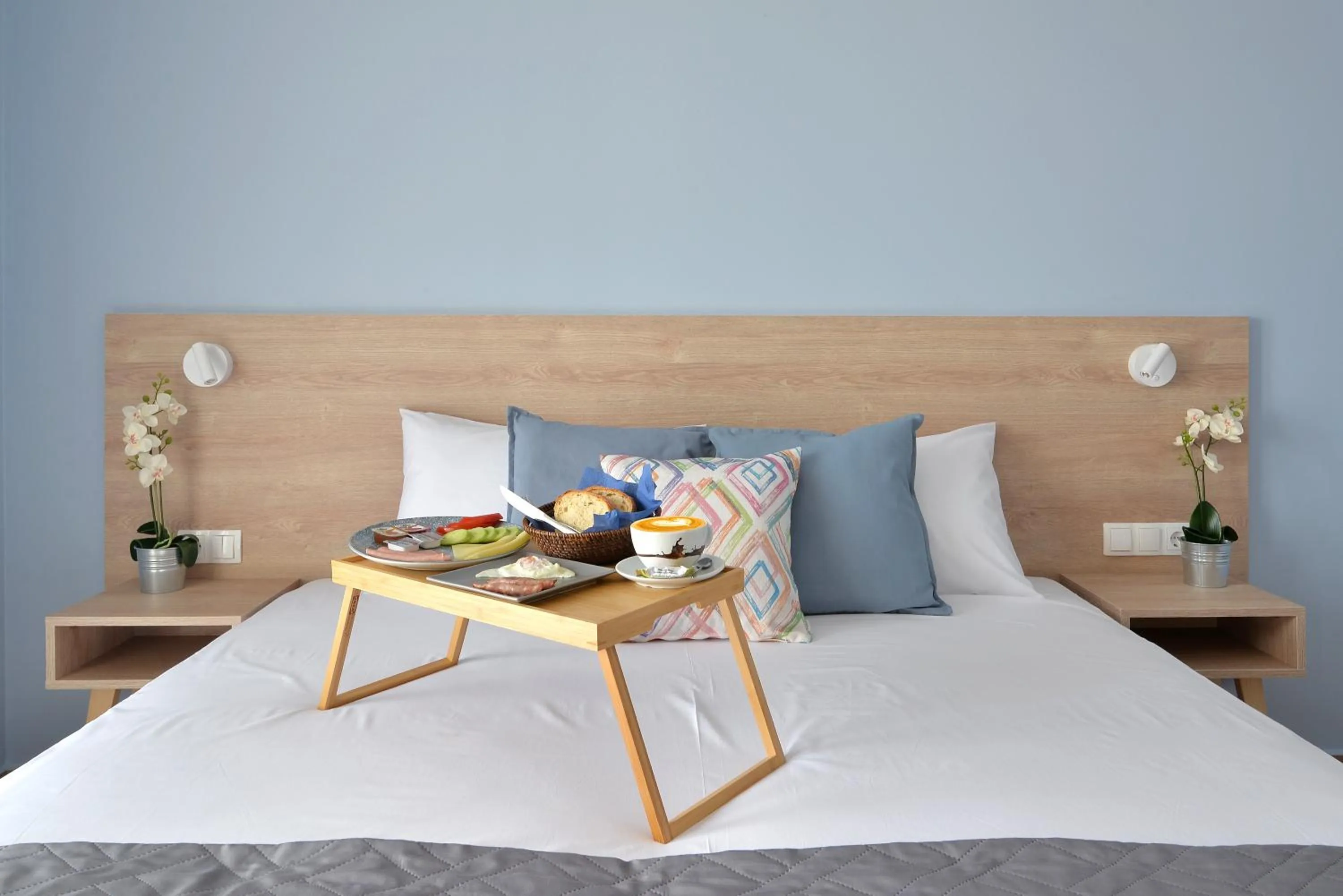 Continental breakfast, Bed in Niel Holiday Apartments, Panel Hospitality Homes & Villas