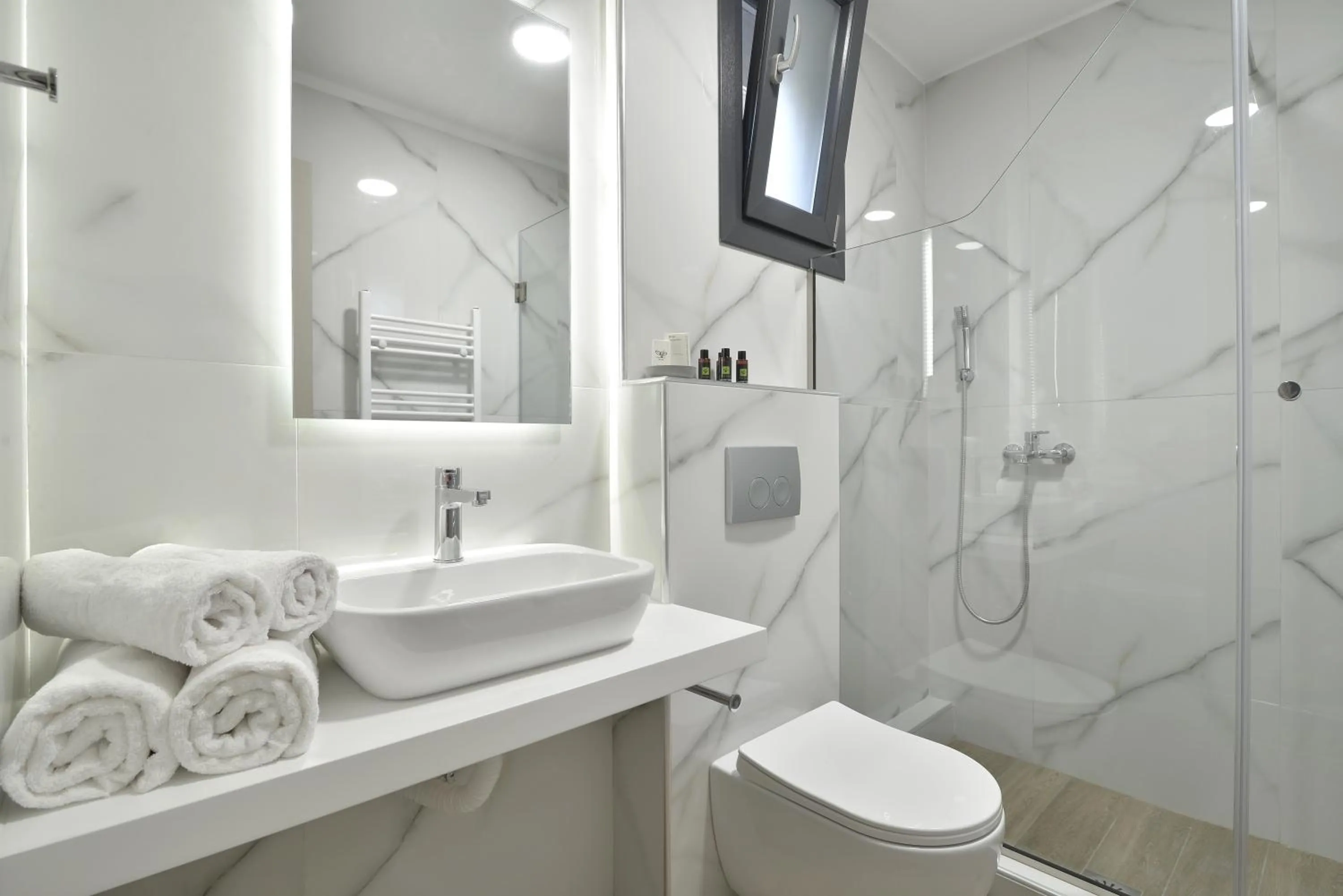 Bathroom in Niel Holiday Apartments, Panel Hospitality Homes & Villas