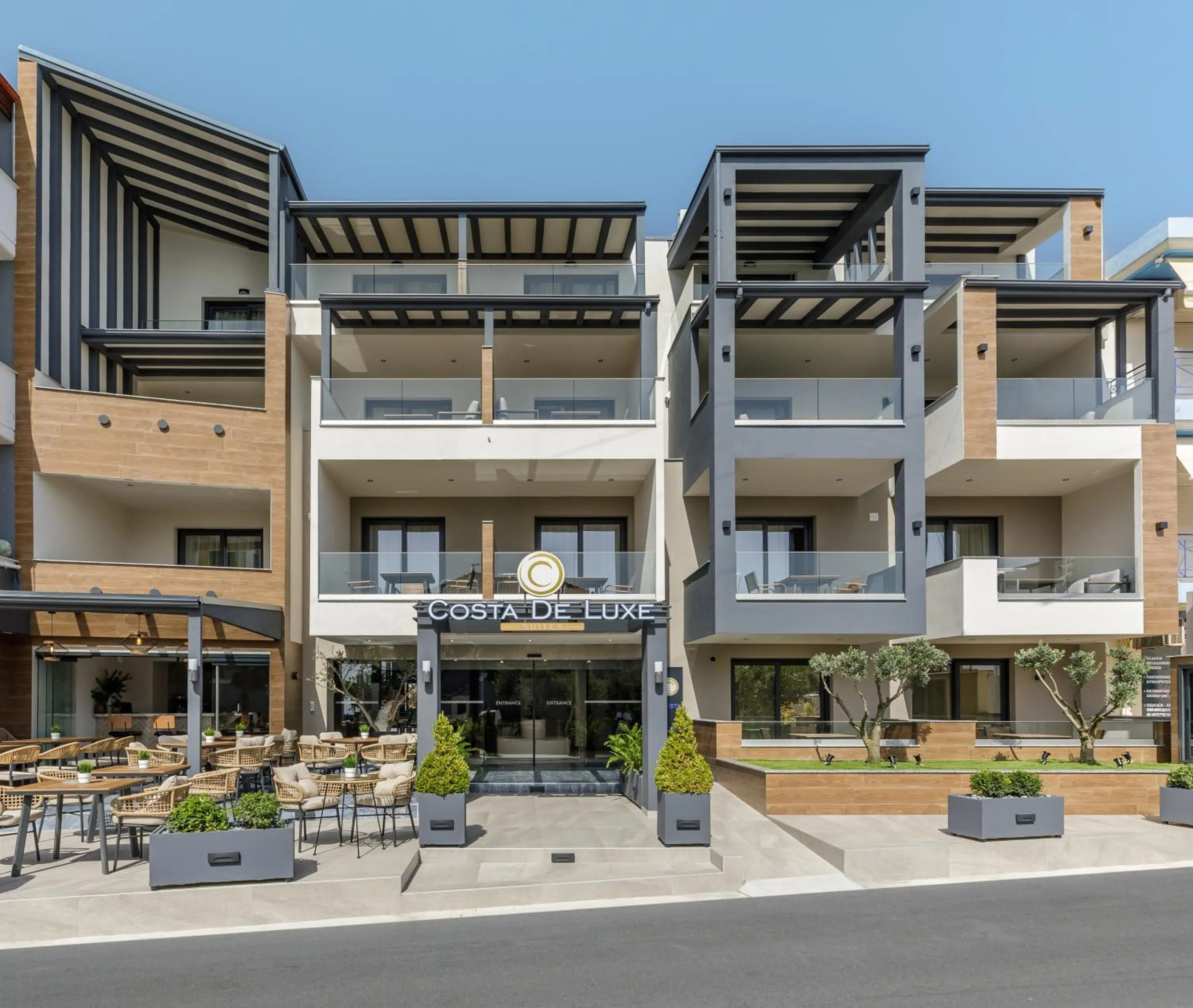 Property building in Costa De Luxe Suites