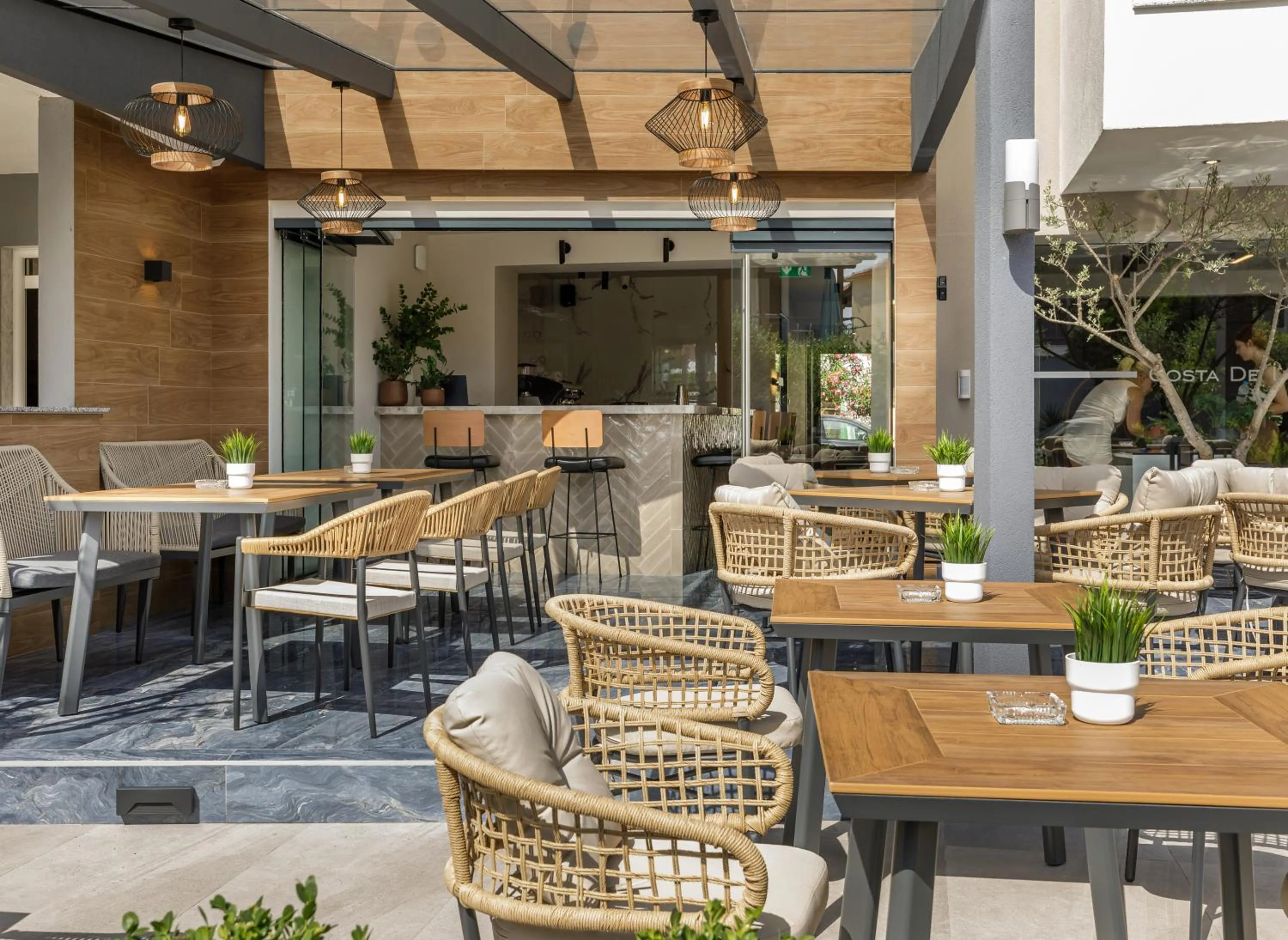 Restaurant/places to eat in Costa De Luxe Suites