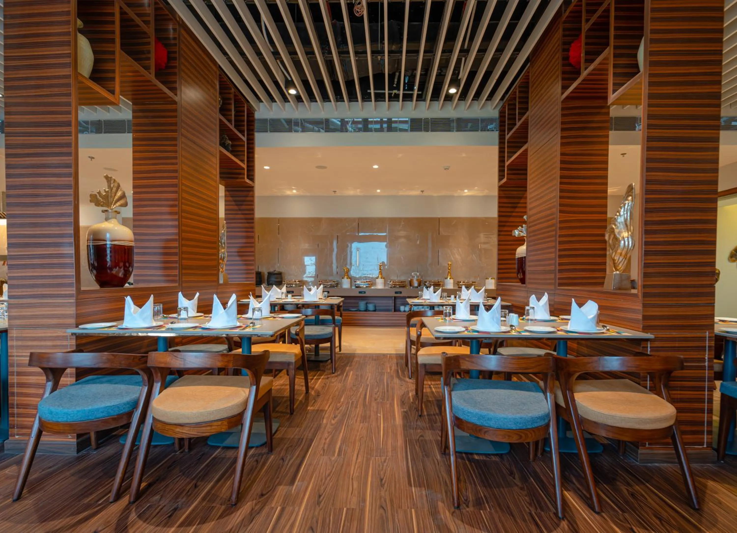 Restaurant/places to eat in Effotel By Sayaji Bhopal