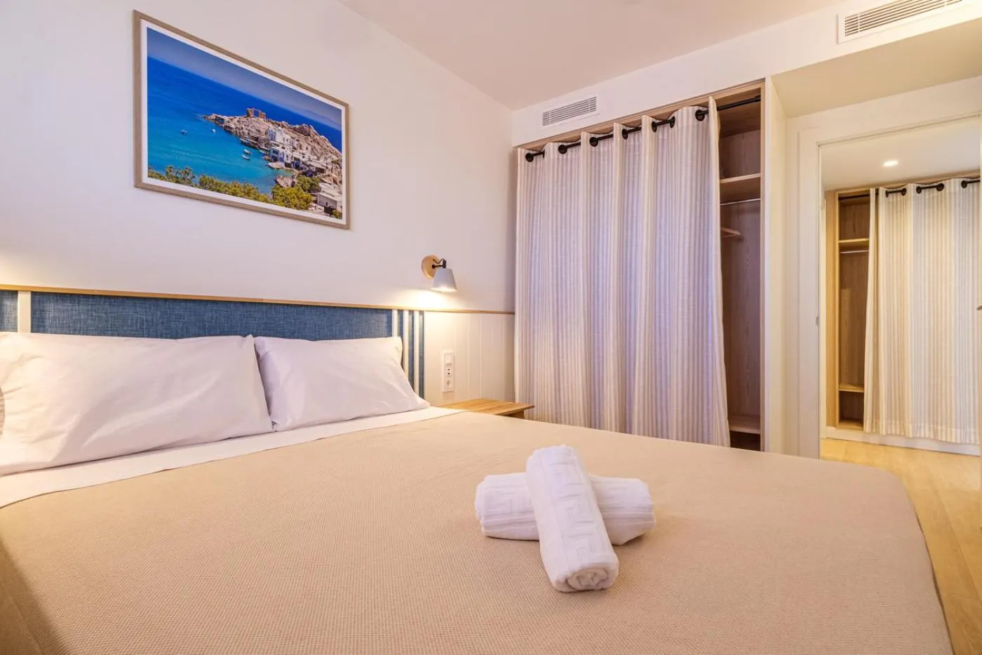 Bedroom, Bed in Áncora Salou La Siesta Apartments