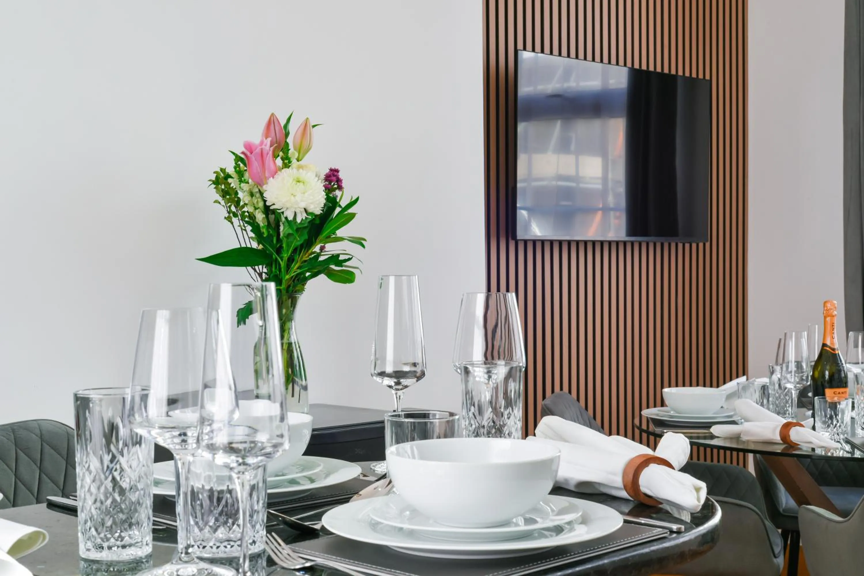 Food and drinks in Avari Apartments - Hatton Collection