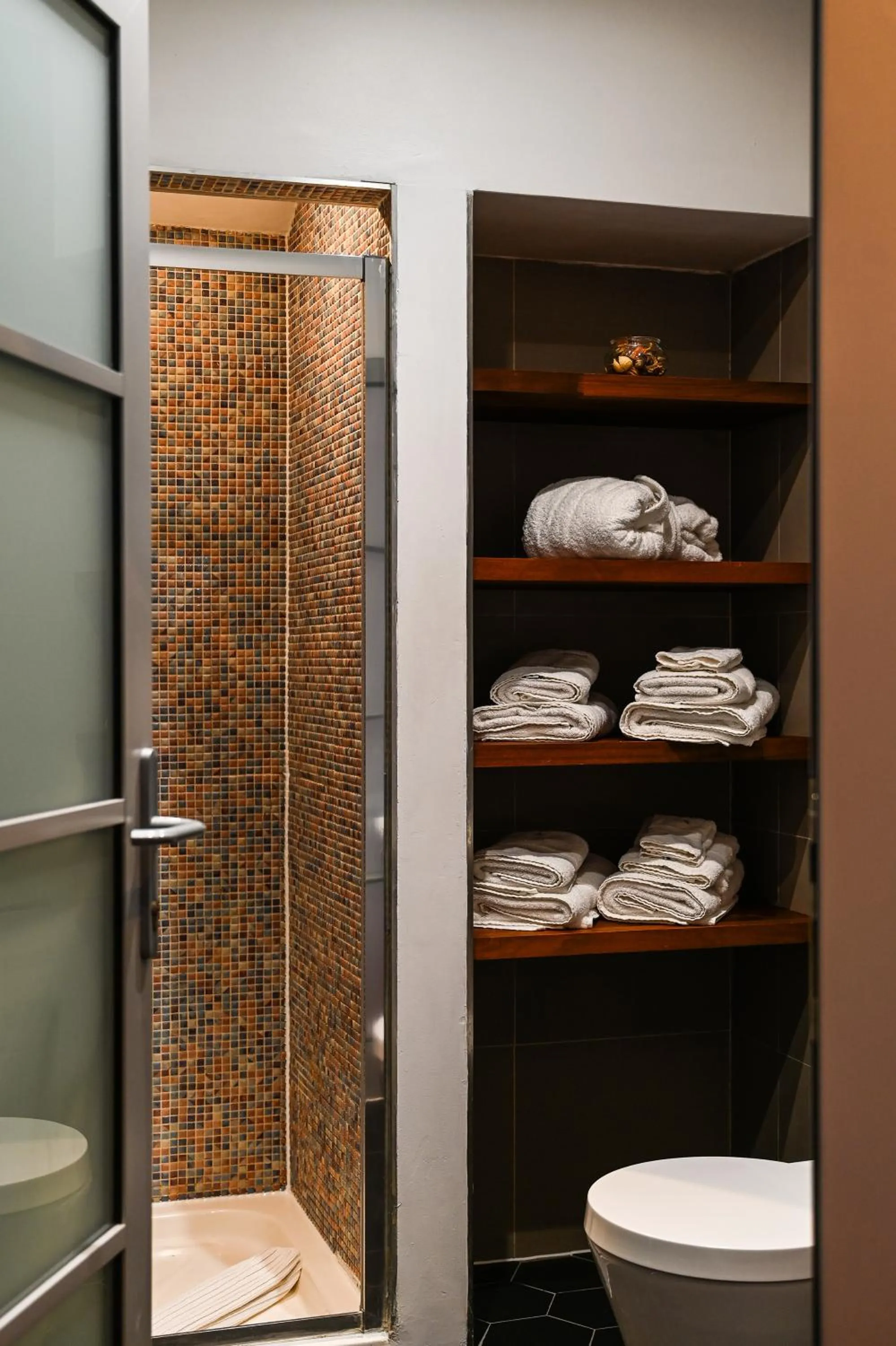 Shower in Avari Apartments - Hatton Collection