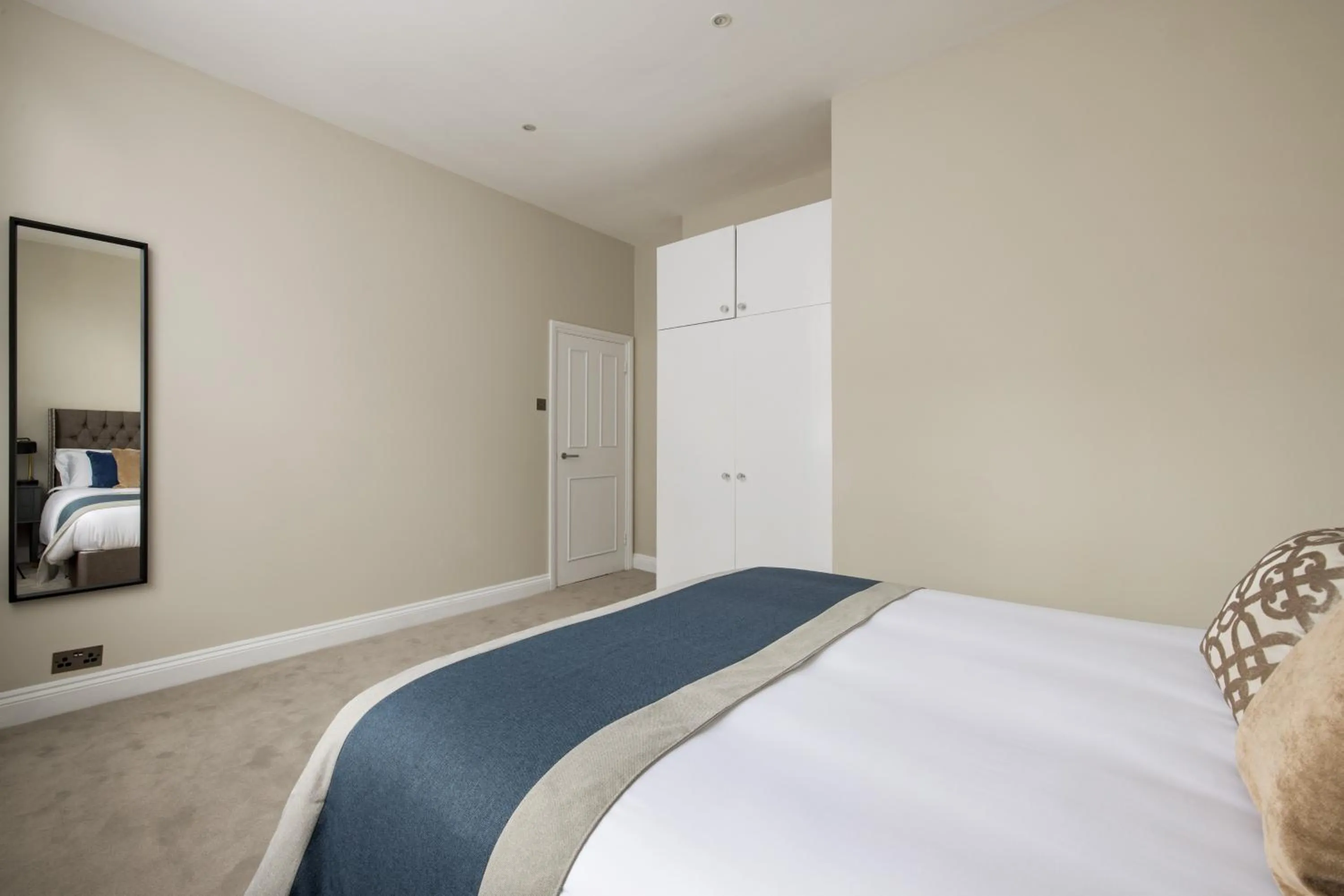 Bed in Avari Apartments - Hatton Collection