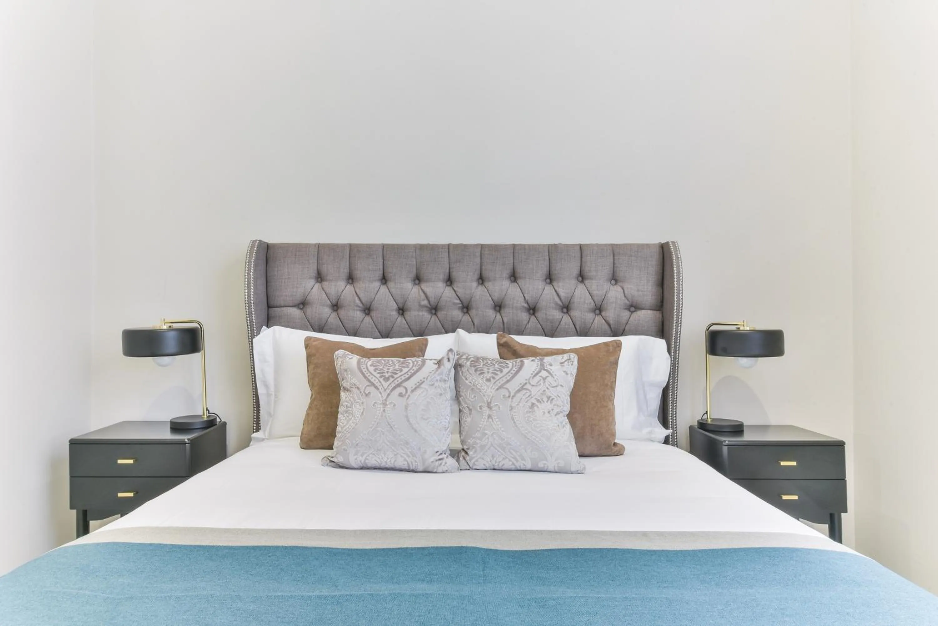 Bed in Avari Apartments - Hatton Collection