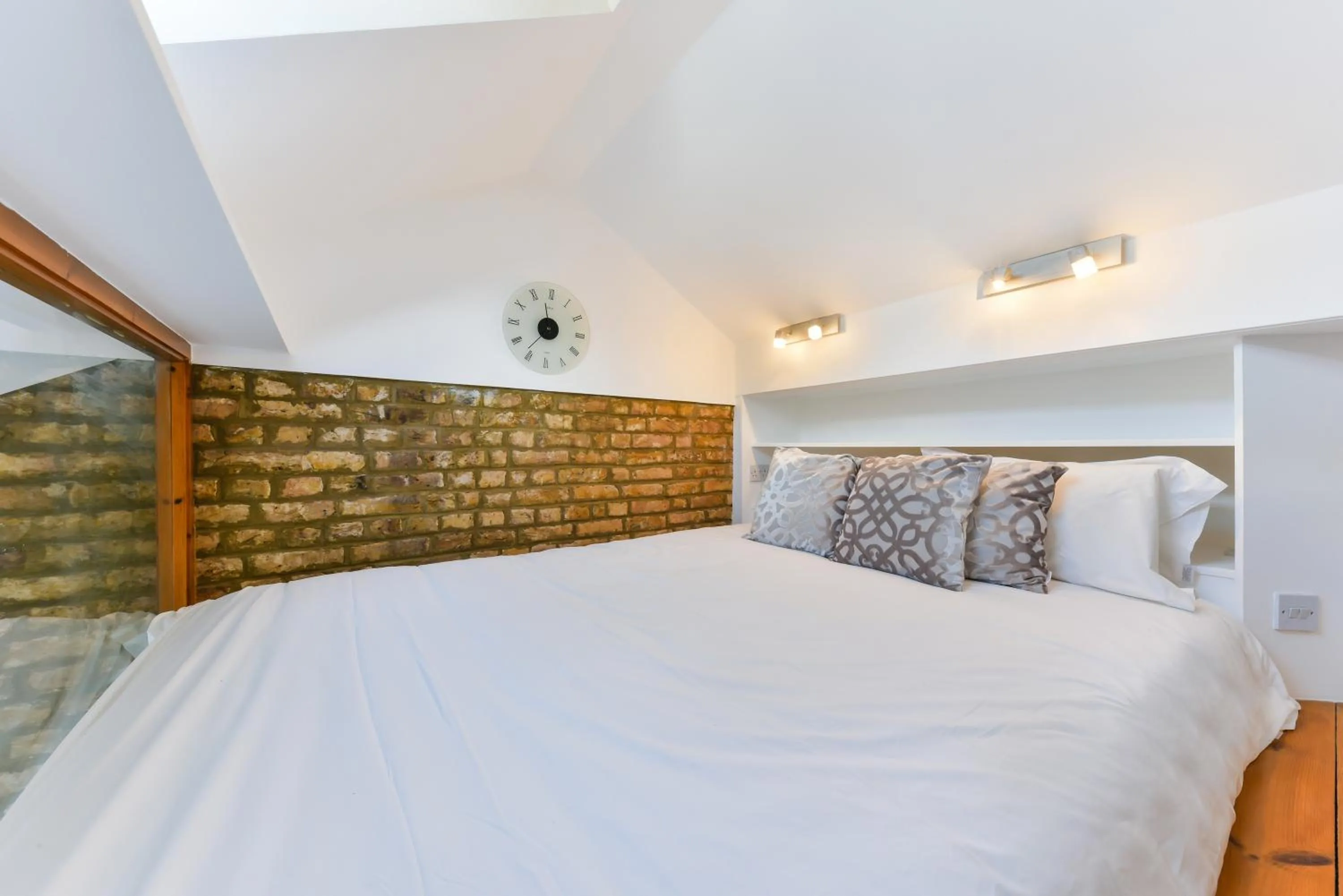 Bed in Avari Apartments - Hatton Collection