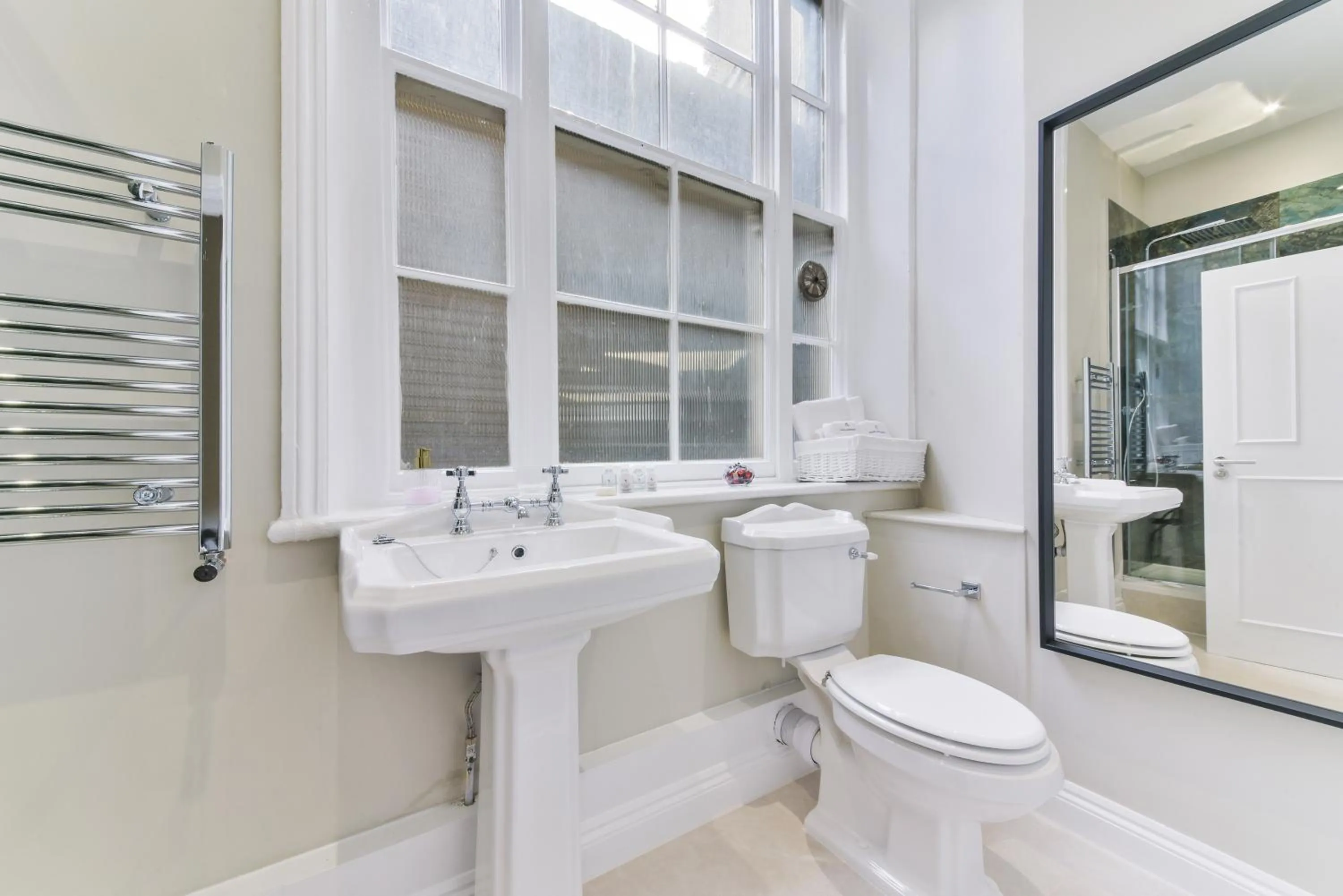 Shower in Avari Apartments - Hatton Collection