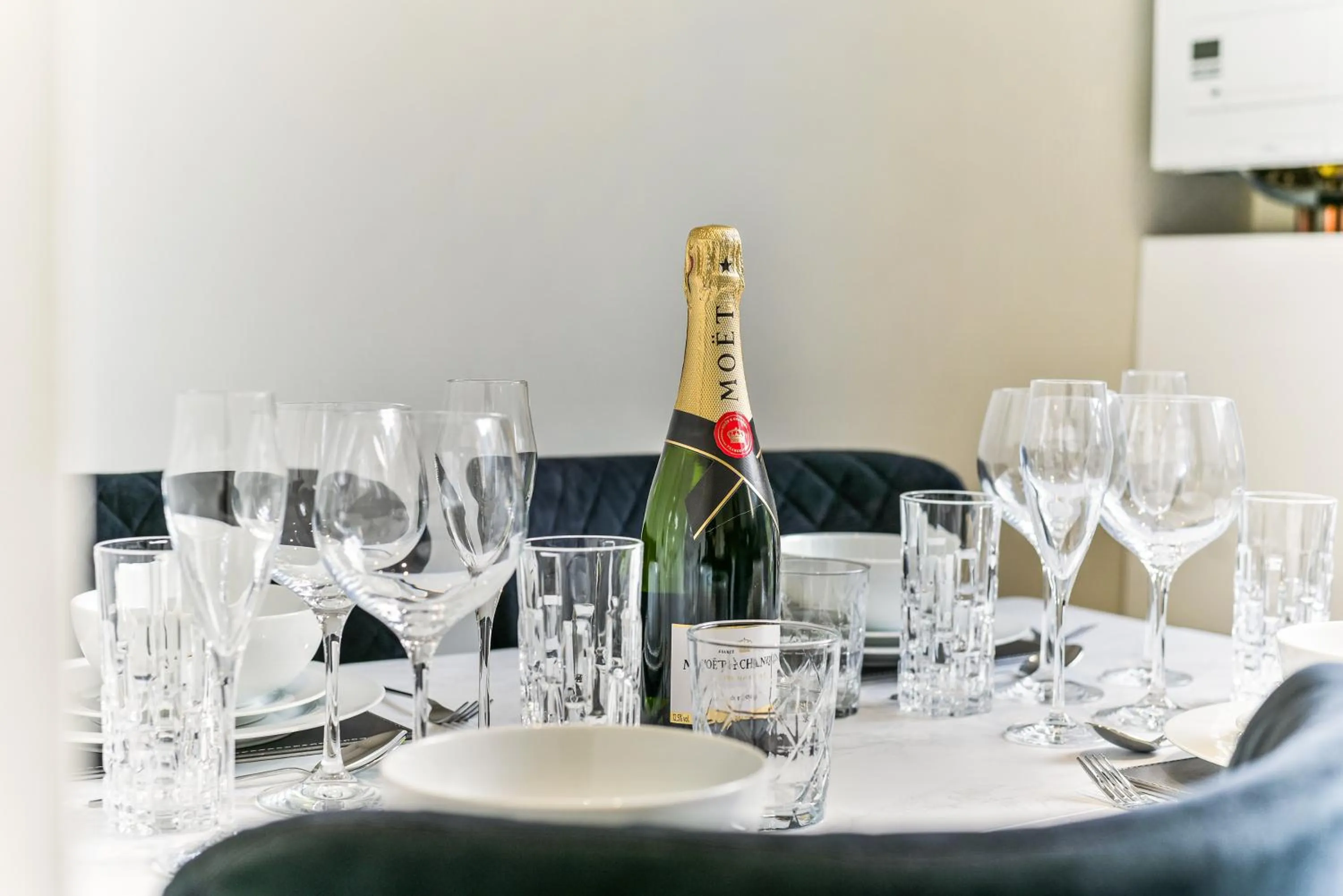 Food and drinks in Avari Apartments - Hatton Collection