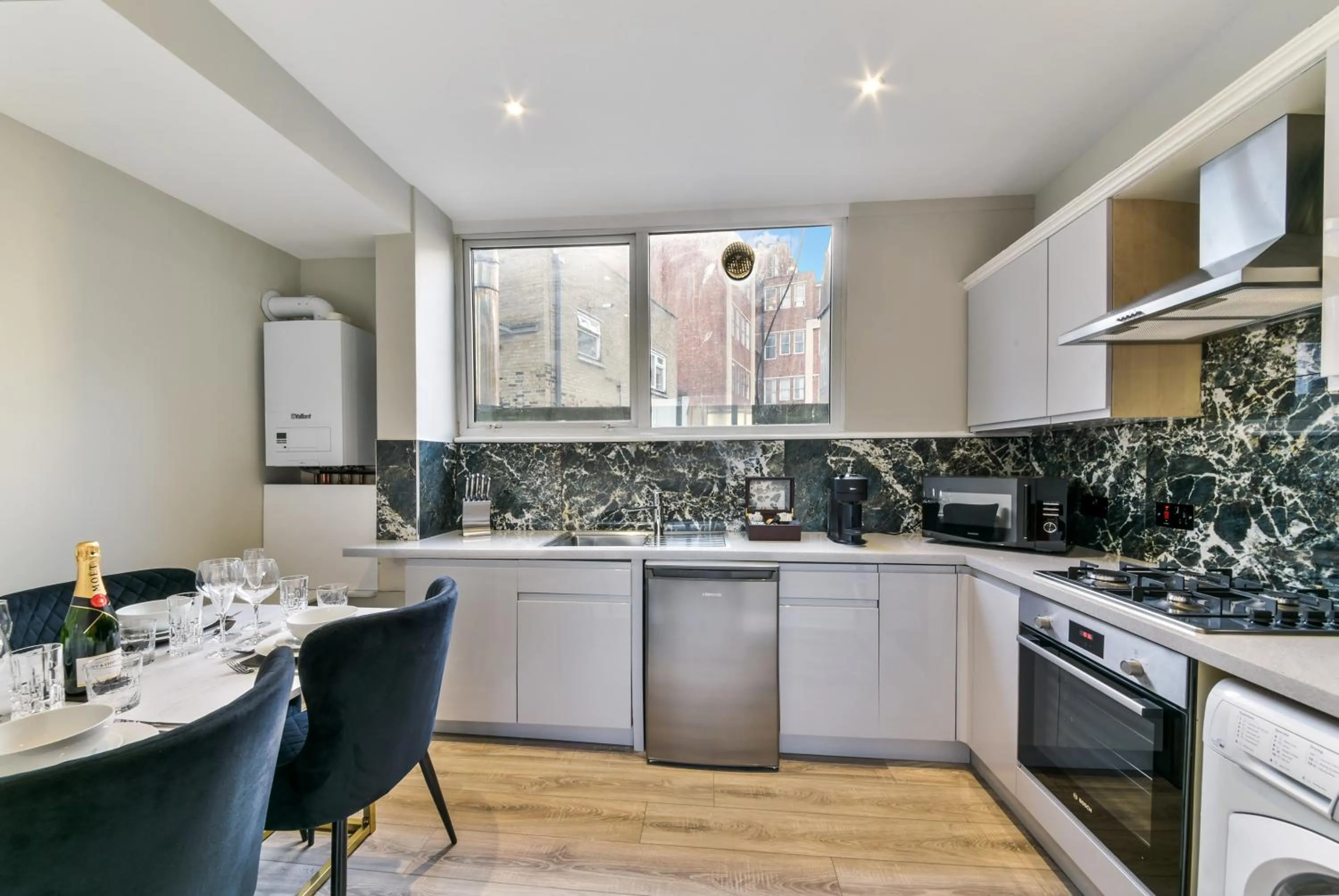 Kitchen or kitchenette in Avari Apartments - Hatton Collection