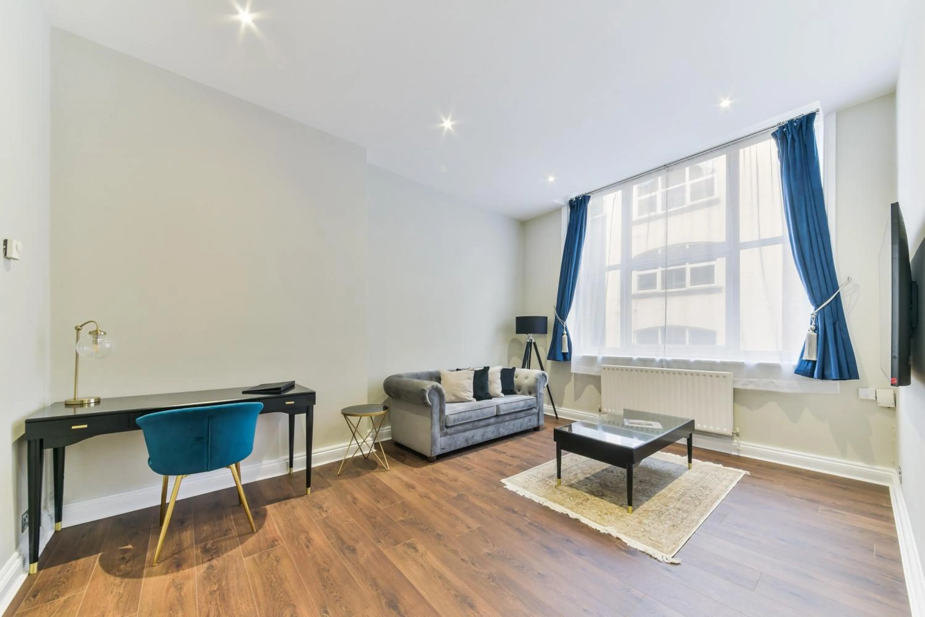 TV and multimedia in Avari Apartments - Hatton Collection