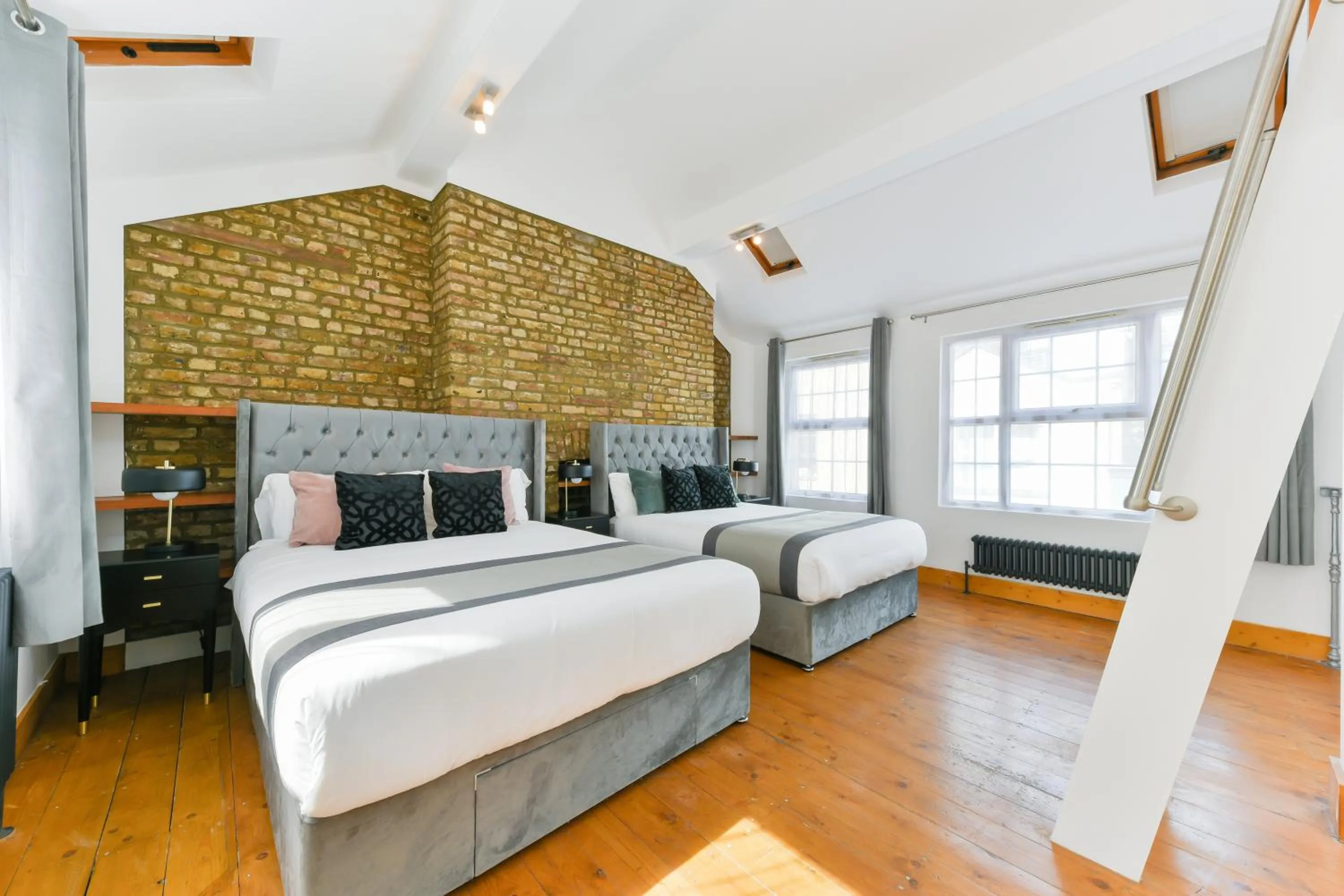 Bed in Avari Apartments - Hatton Collection