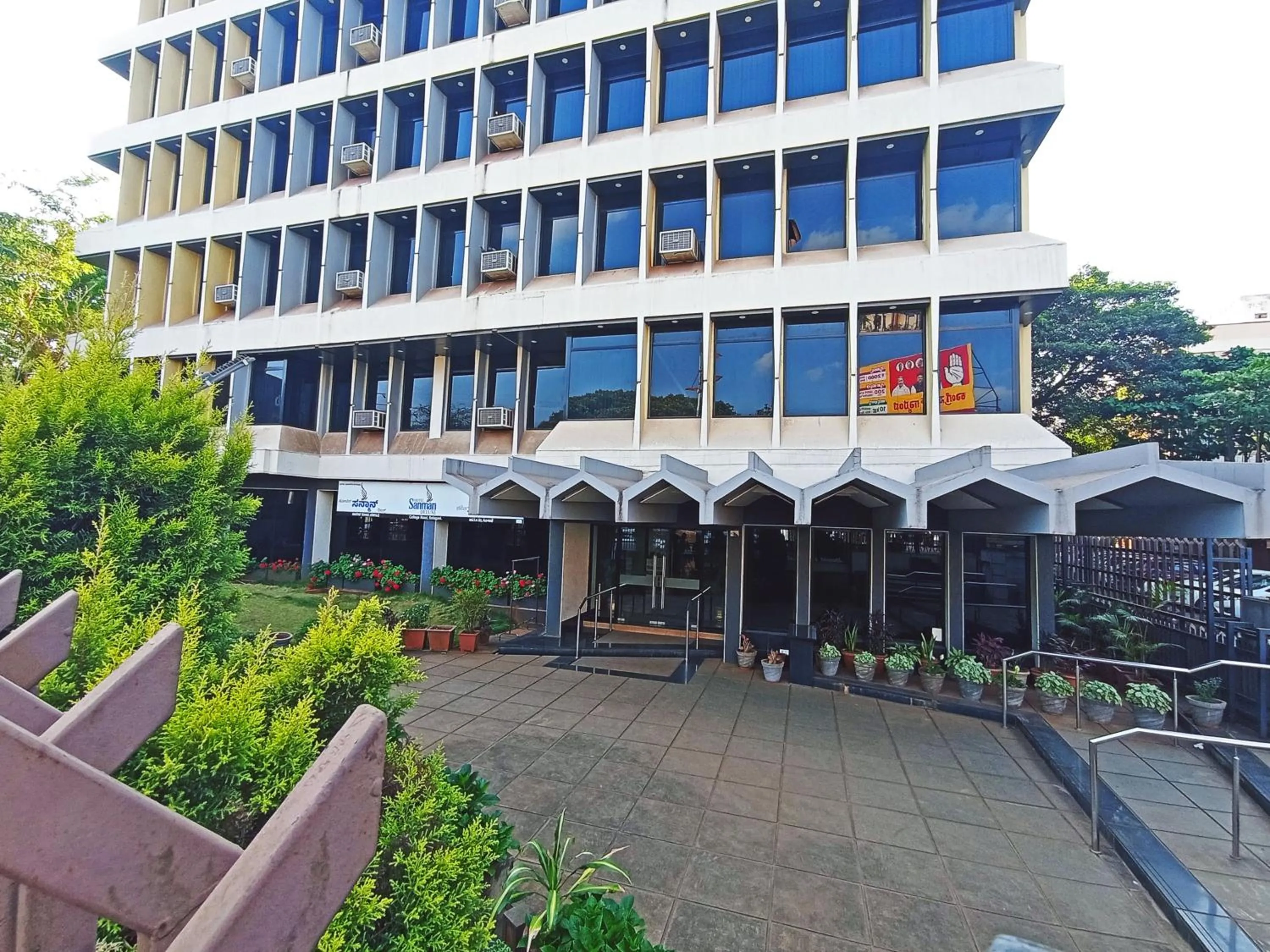 Property building in Sanman Deluxe Lodge