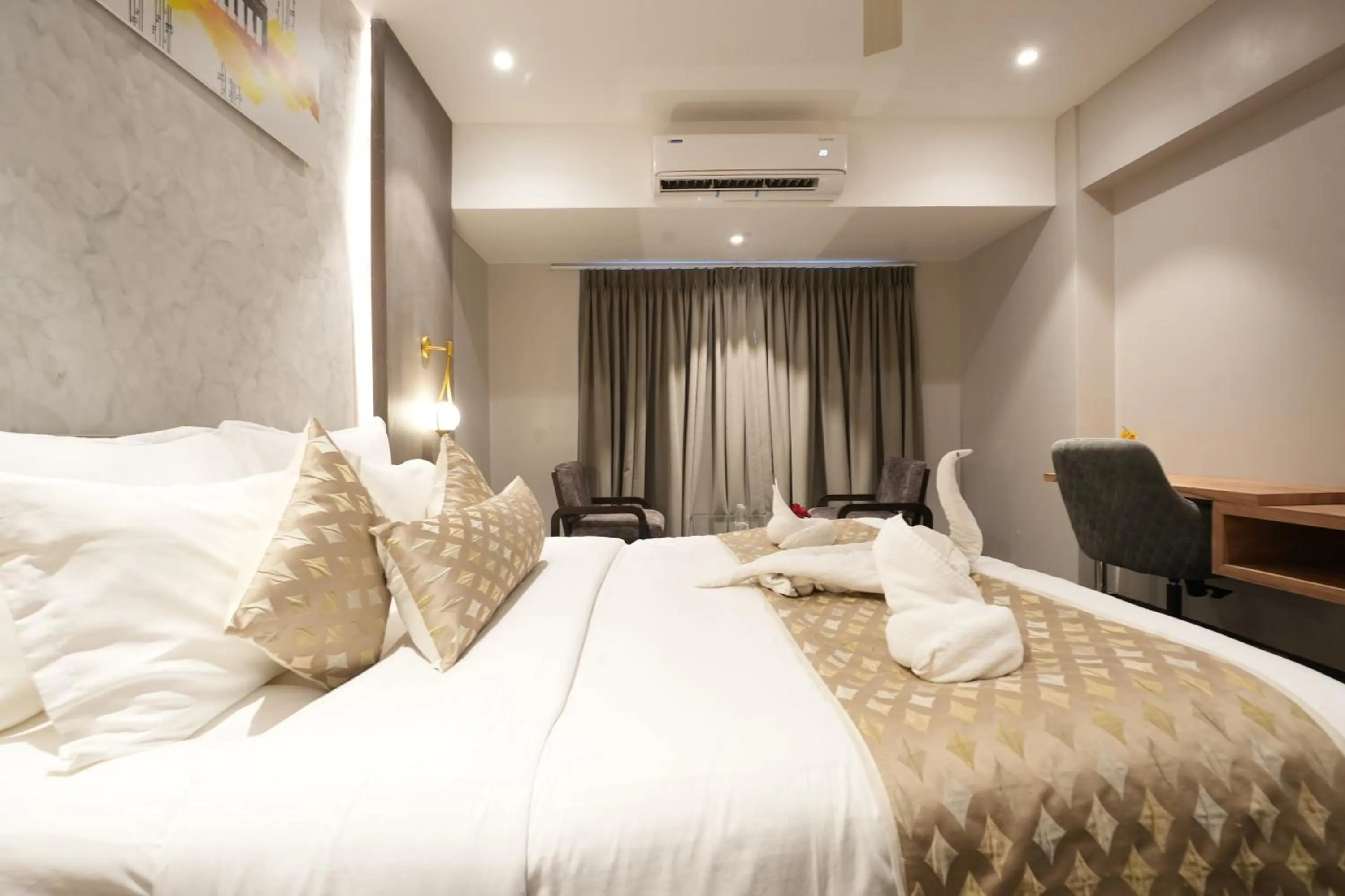 Bed in Hotel City Symphony