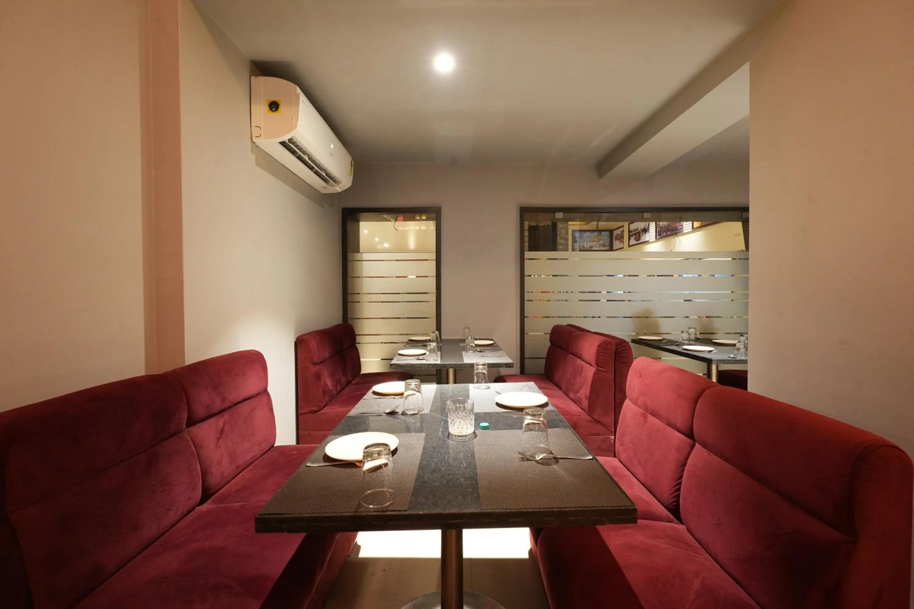 Restaurant/places to eat in Hotel City Symphony