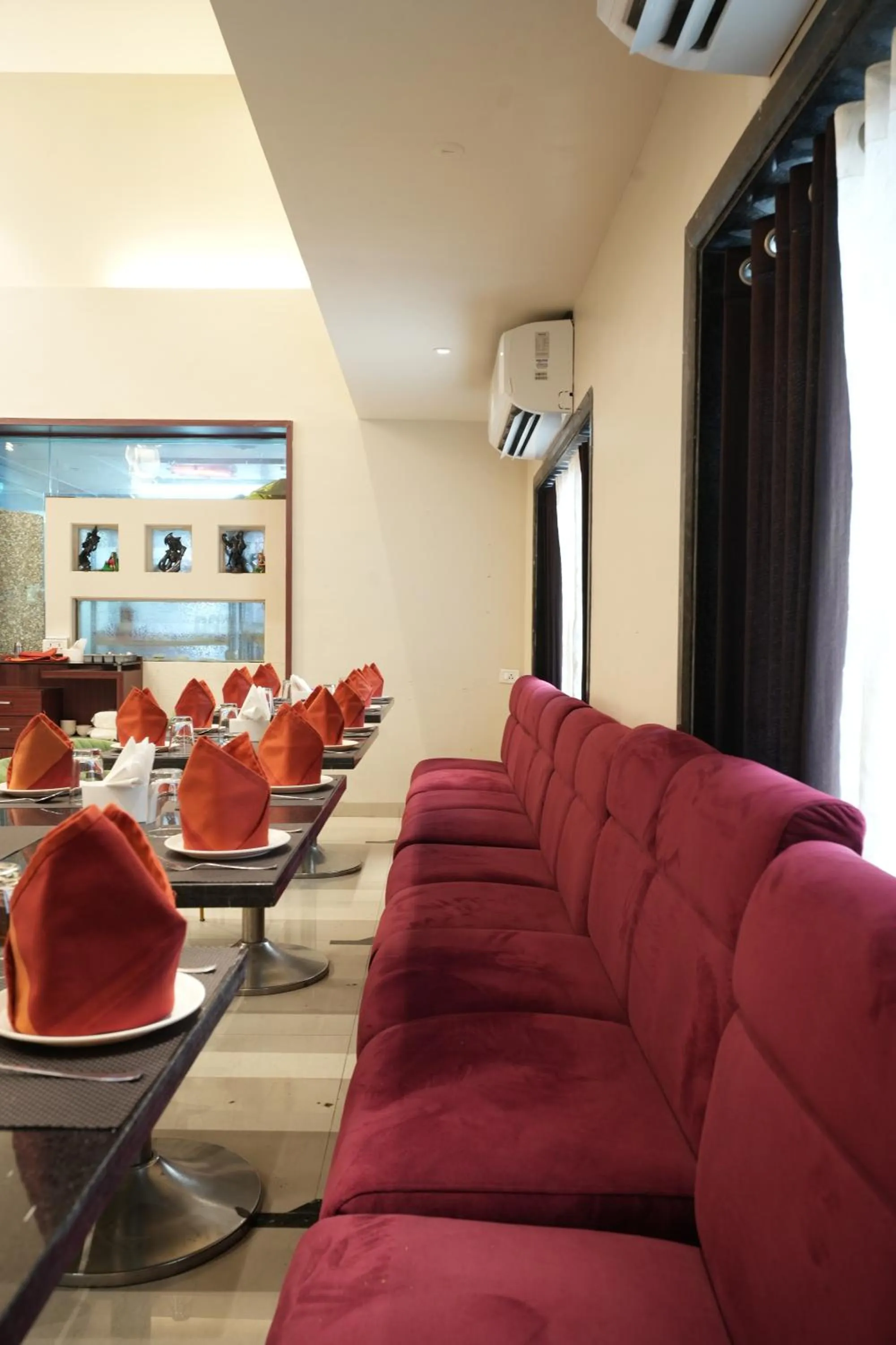 Restaurant/places to eat in Hotel City Symphony