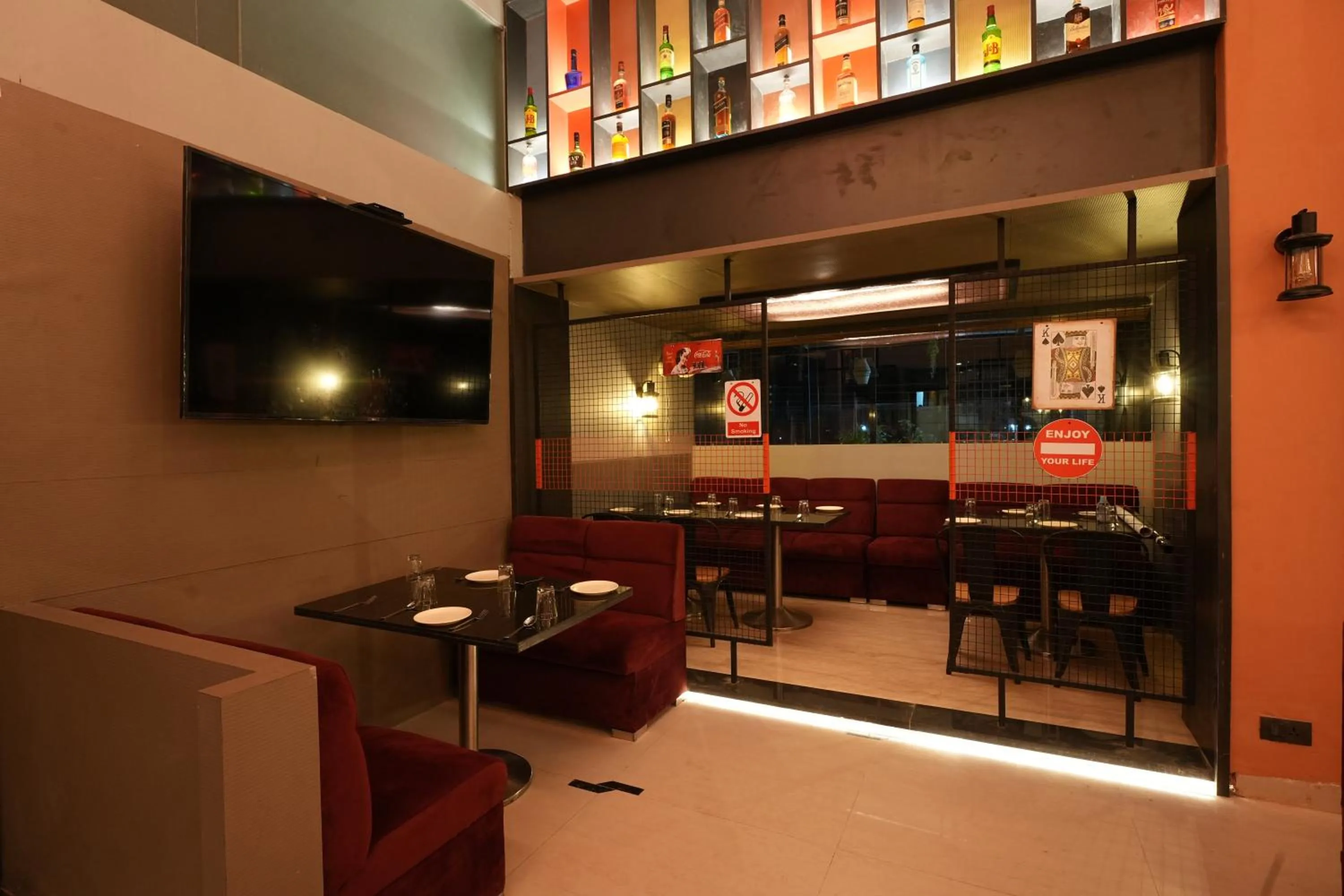 Restaurant/places to eat in Hotel City Symphony