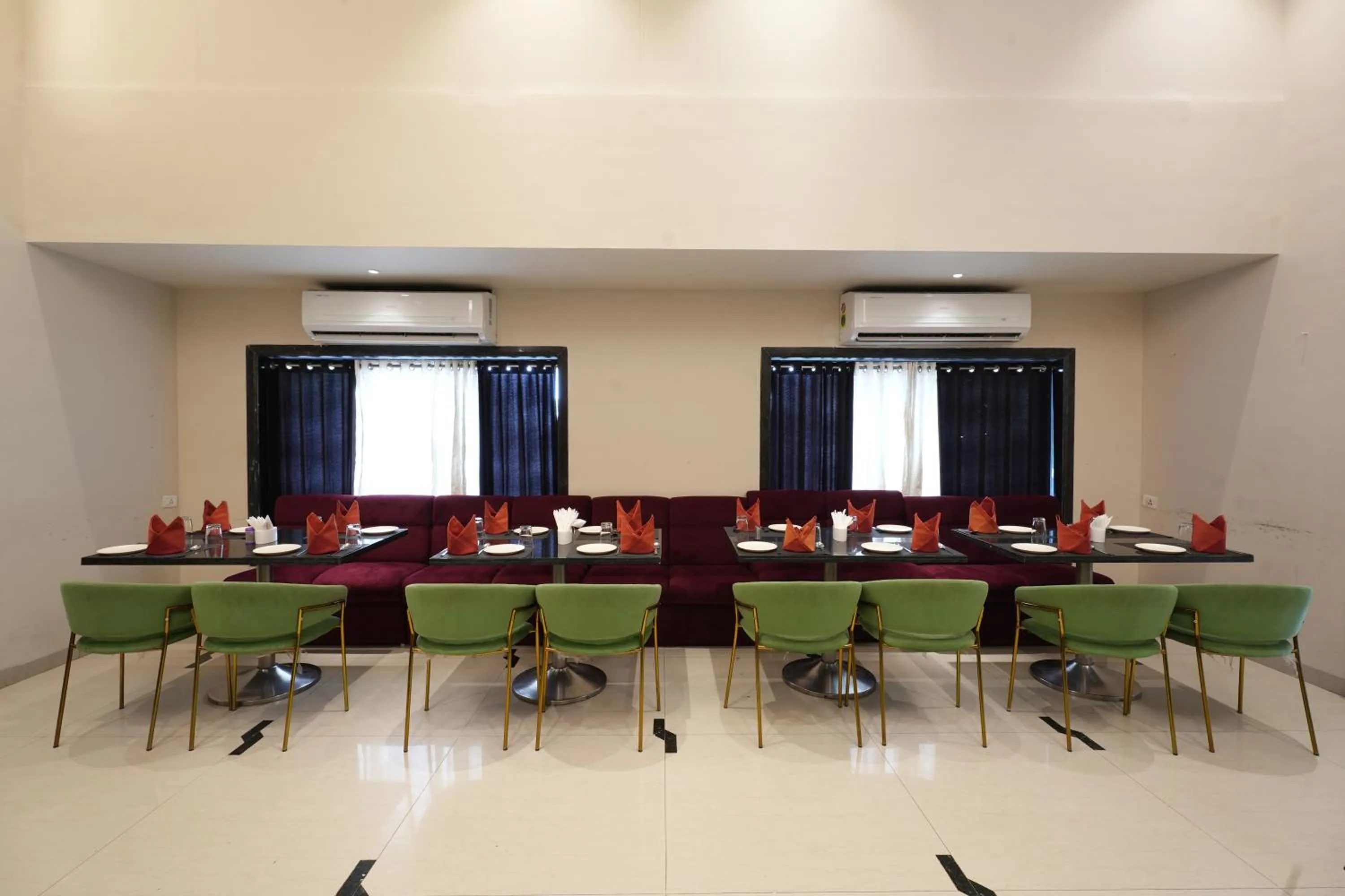 Restaurant/places to eat in Hotel City Symphony