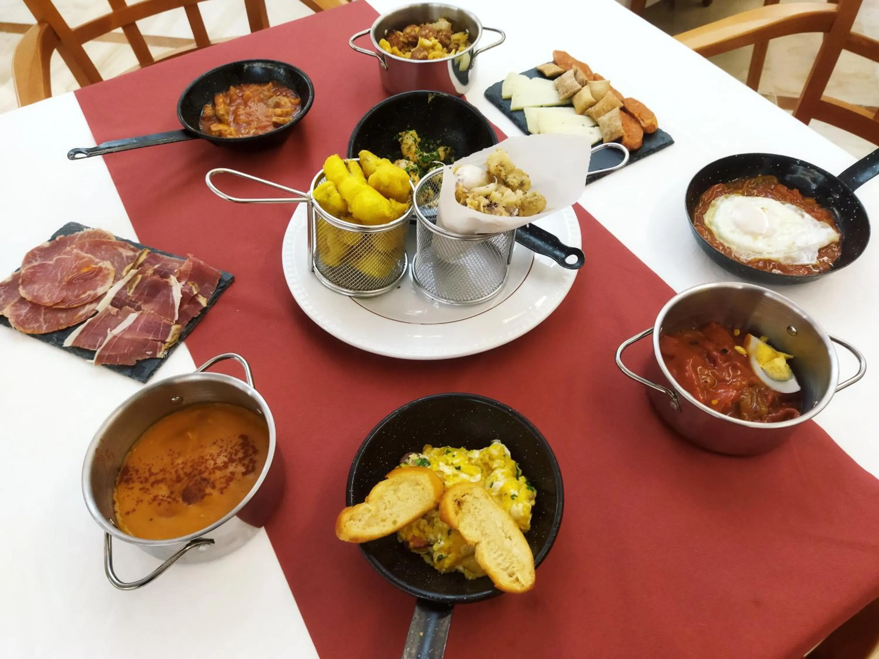 Food and drinks in Hotel Santa Cecilia