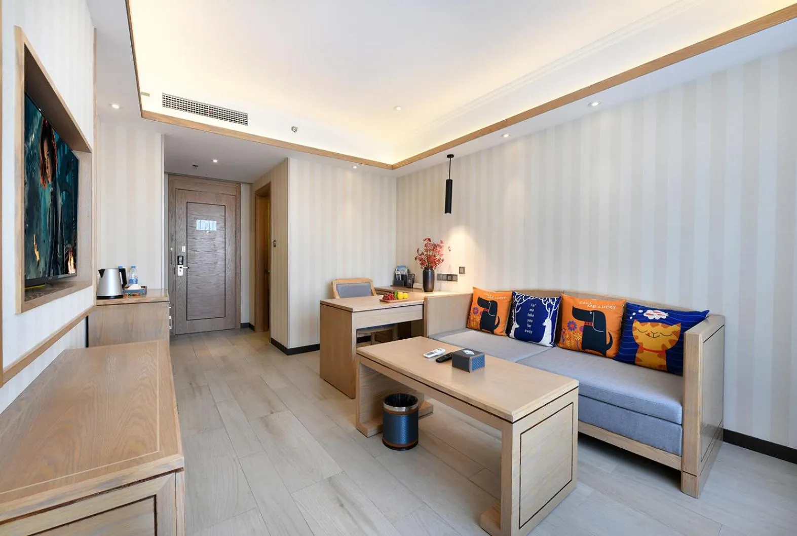 TV and multimedia, Bed in Mehood Theater Hotel, Shanghai Jinqiao