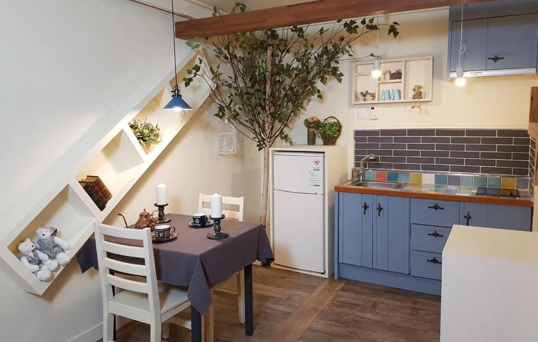 Olive Vanilla Pension