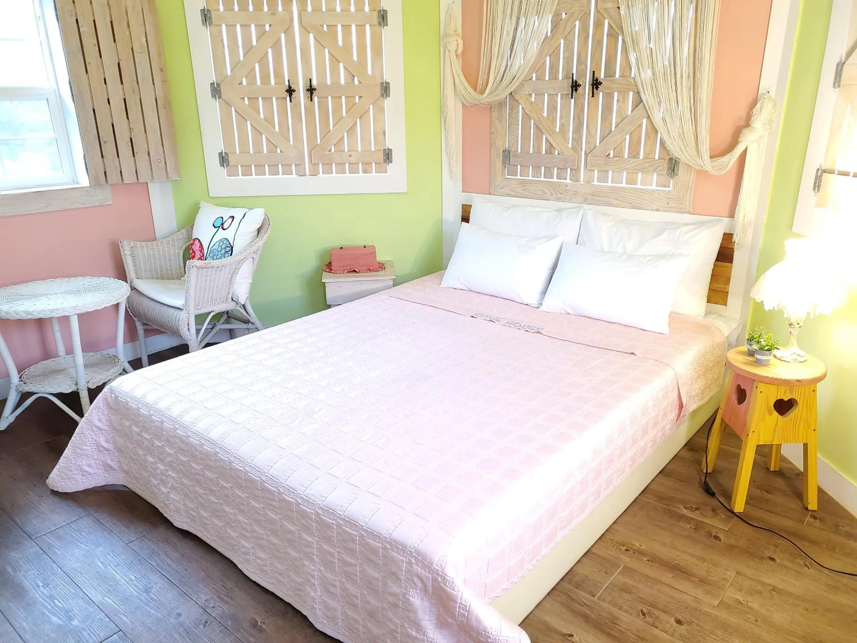 Bed in Olive Vanilla Pension