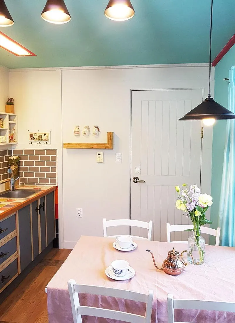 Olive Vanilla Pension