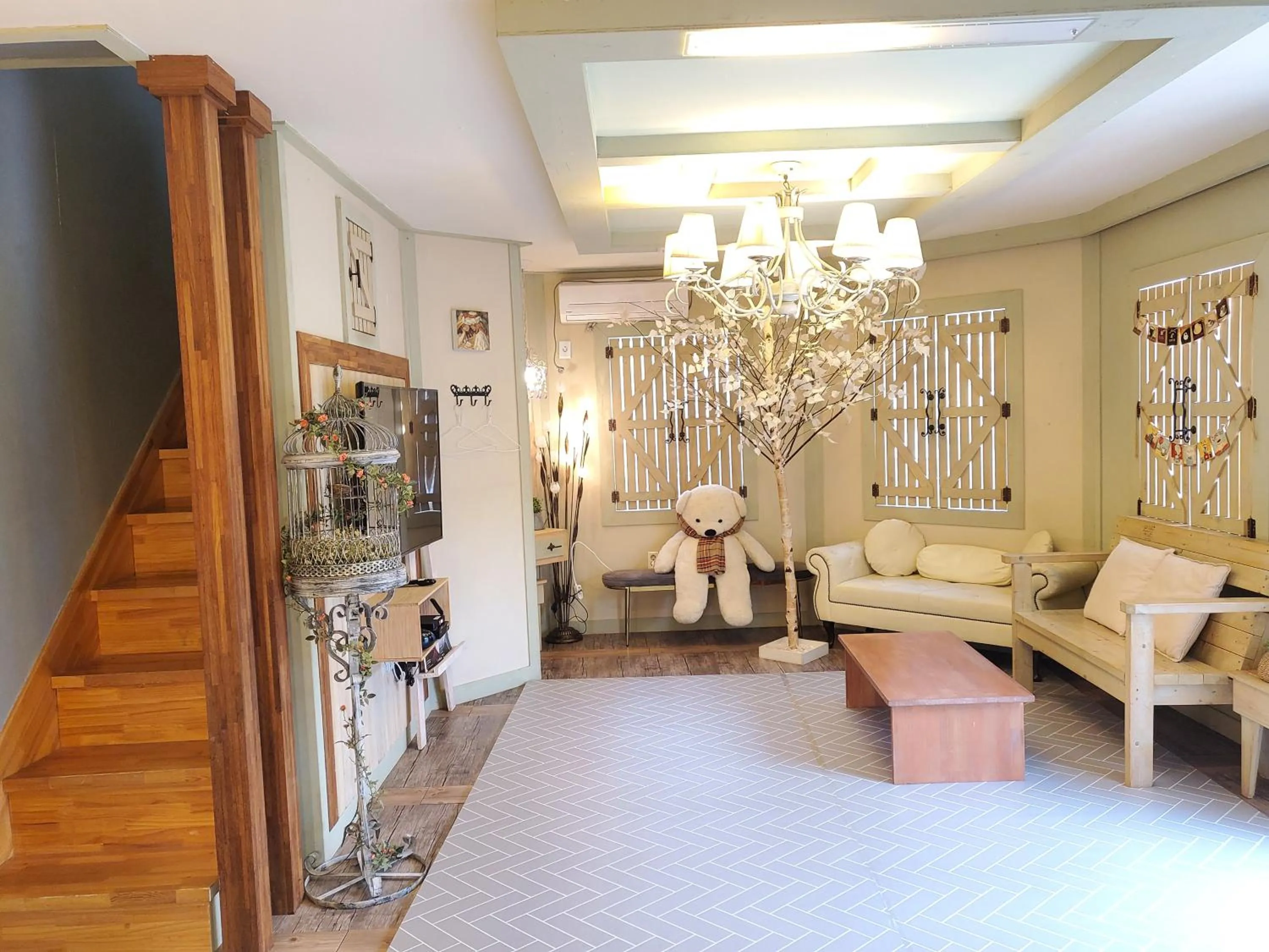 Olive Vanilla Pension