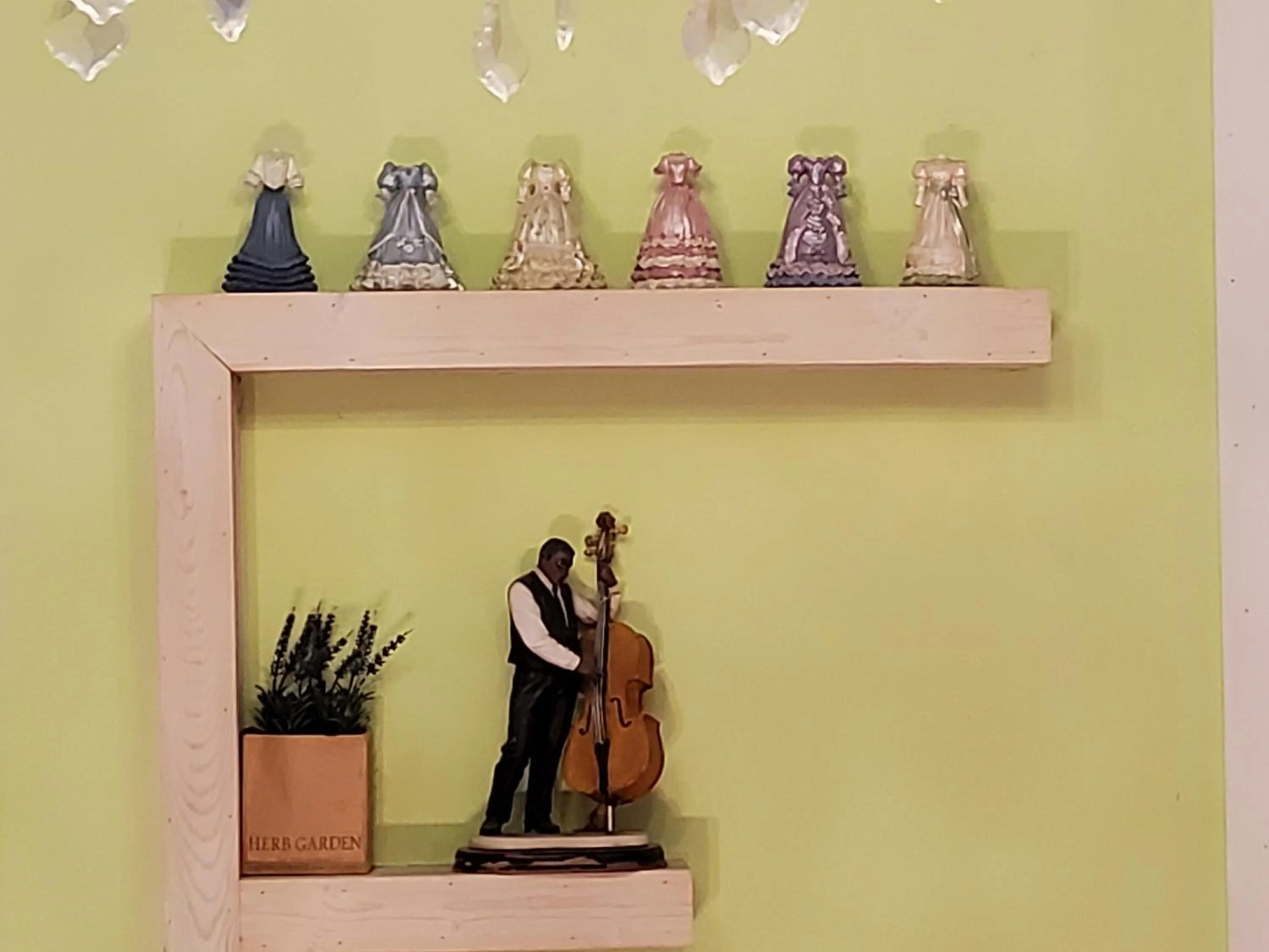 Olive Vanilla Pension