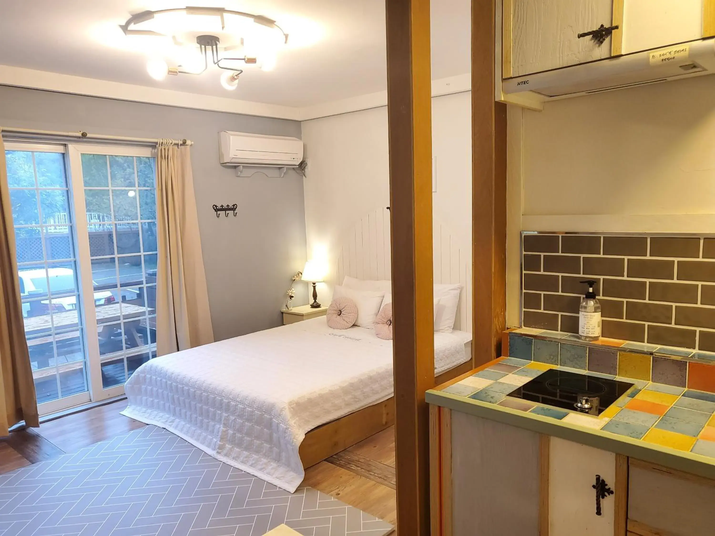 Deluxe Double Room in Olive Vanilla Pension Deluxe Double Room in Olive Vanilla Pension