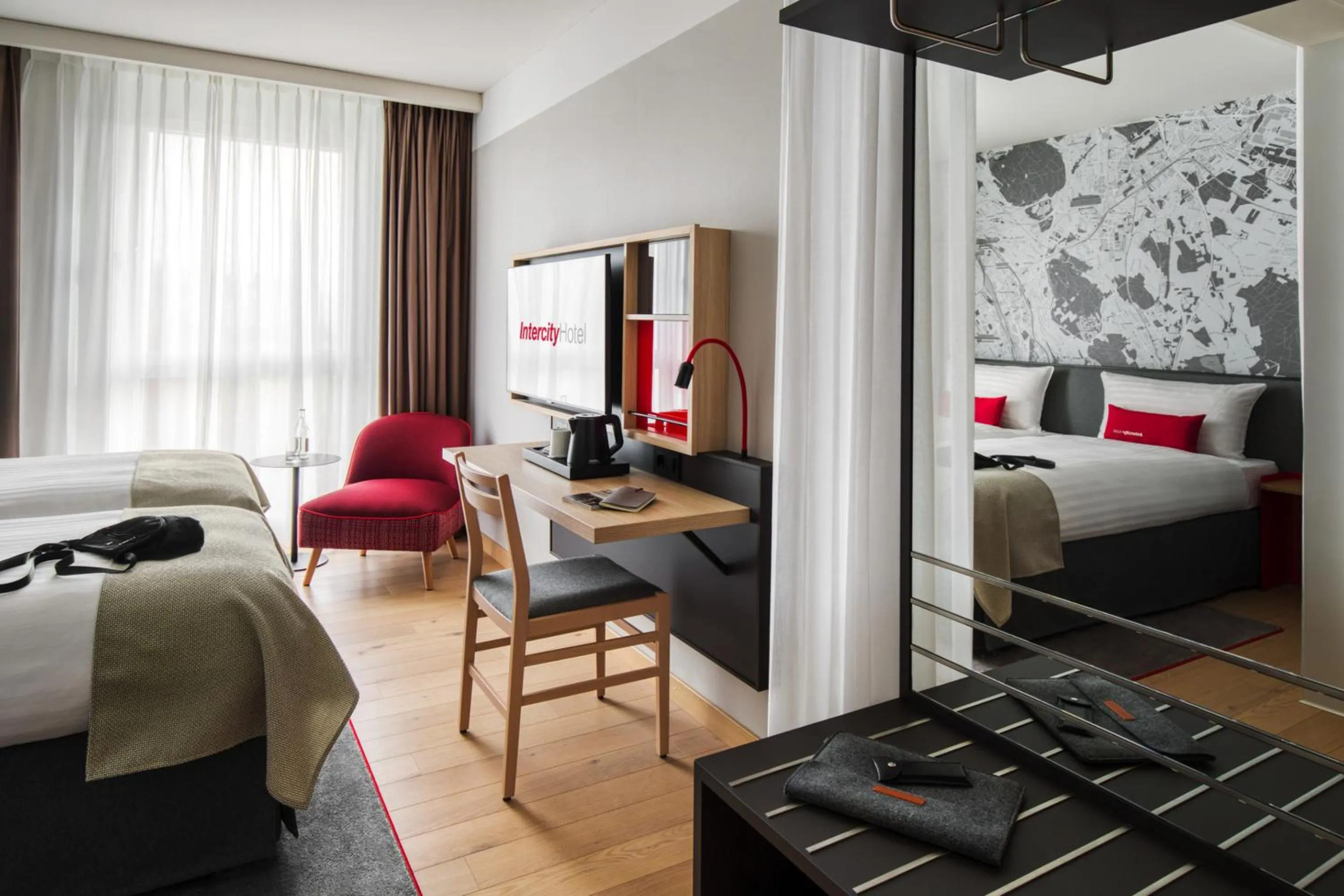 Photo of the whole room, Bed in IntercityHotel Karlsruhe
