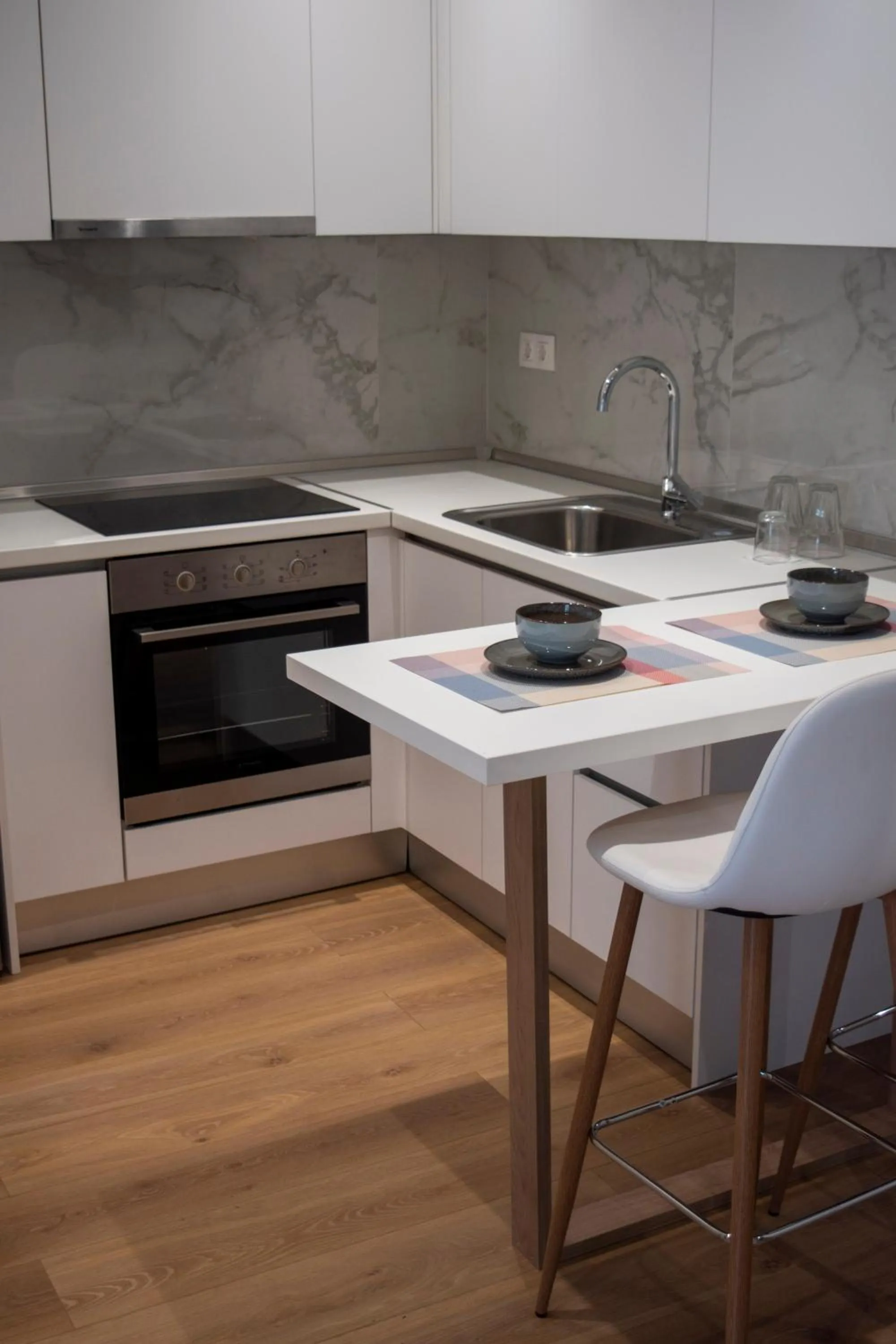 Kitchen or kitchenette in The Caravan Apartments