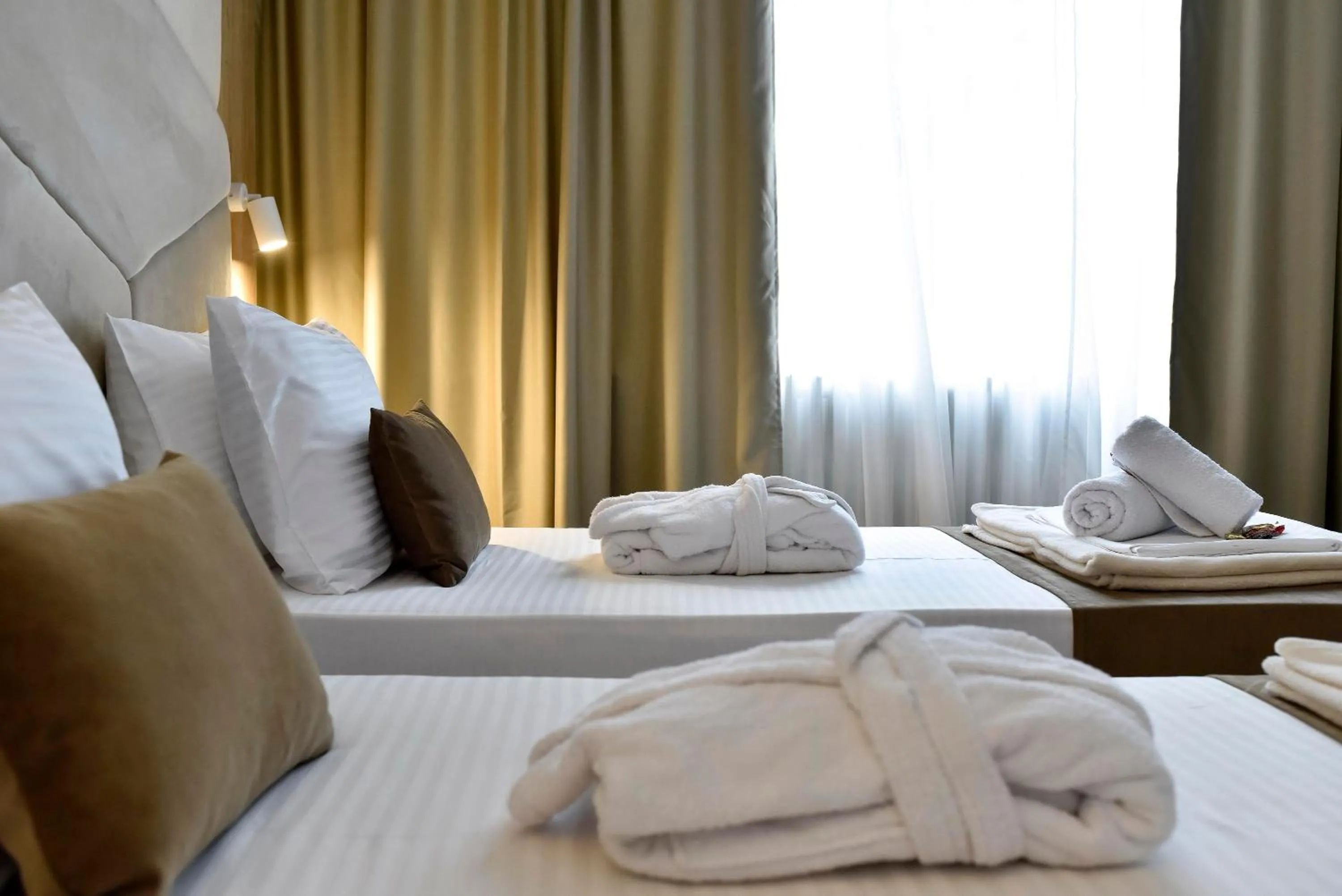 Bedroom, Bed in Hotel Sumadija