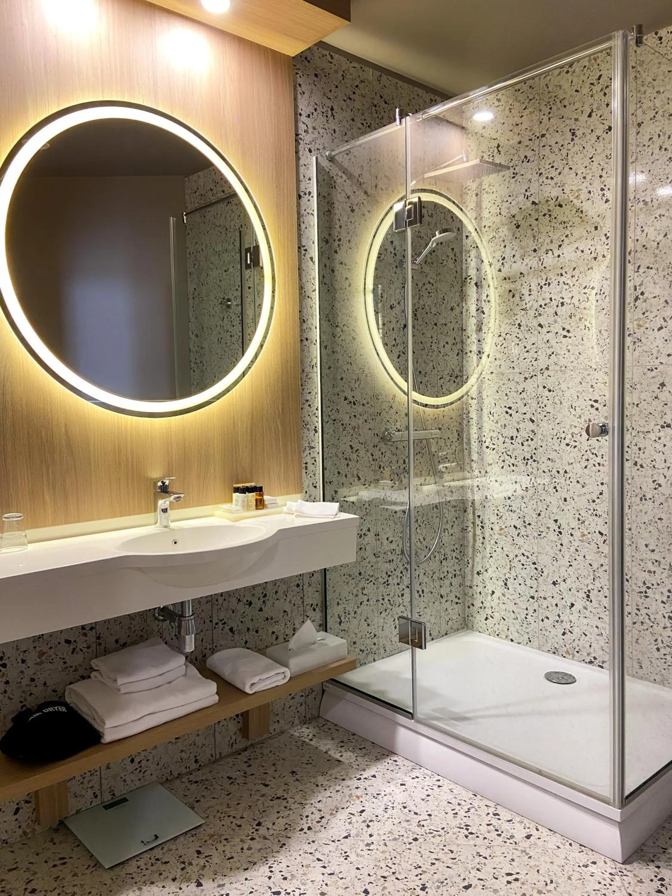 Shower in CONTI HOTEL VILNIUS, Conference Centre, Restaurant & Bar