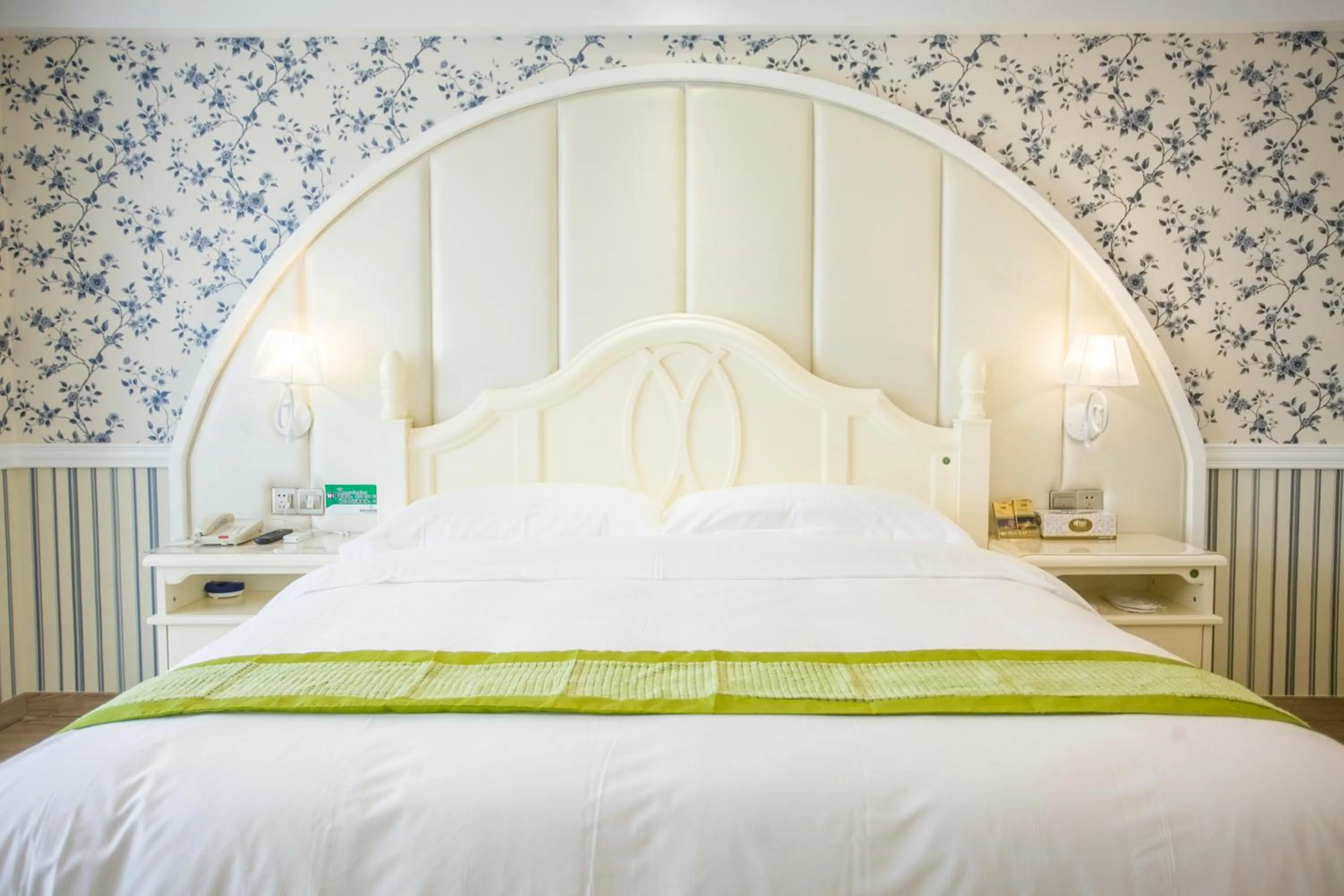 Bed in Morninginn, Zhangjiajie Tianmen Mountain