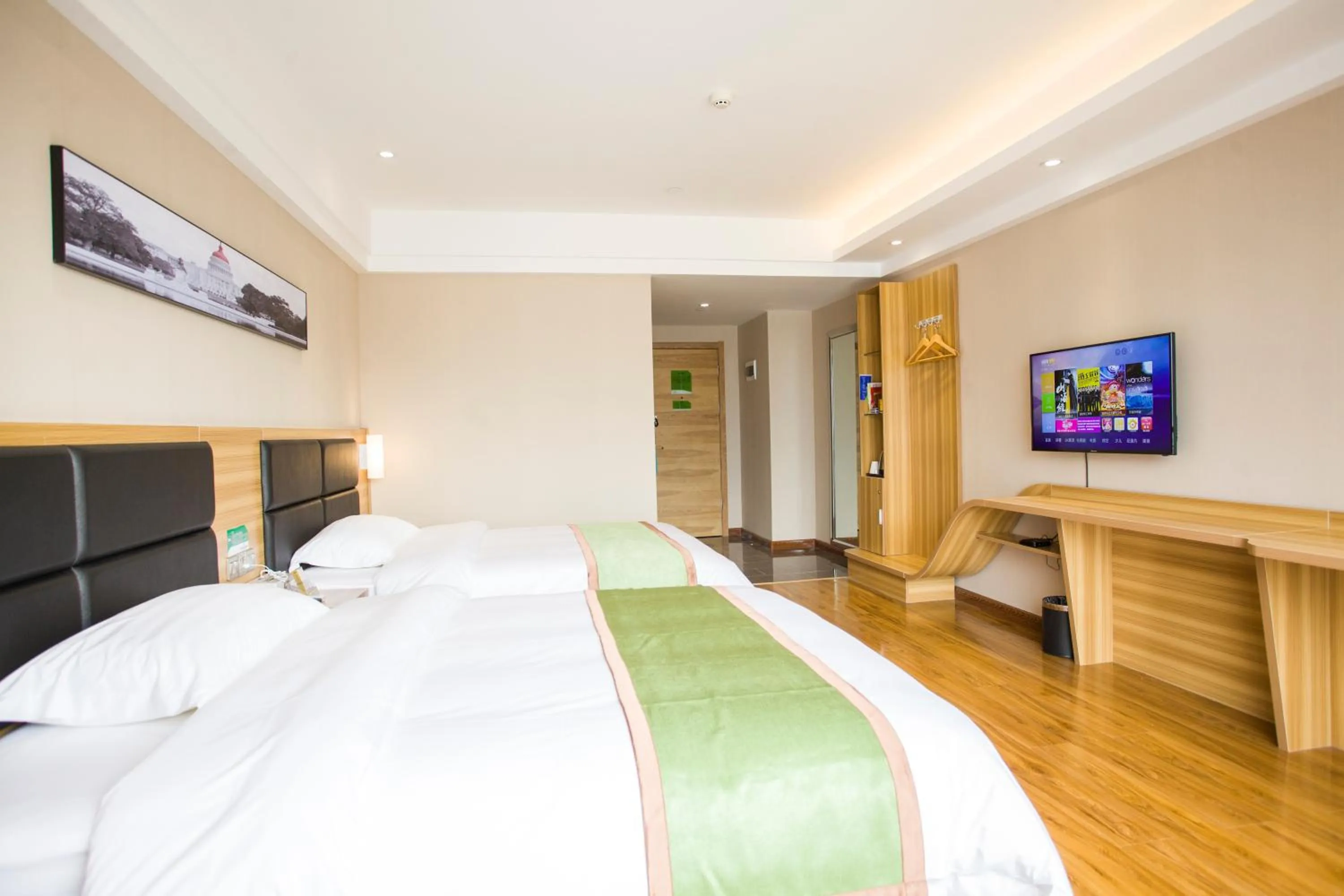 Bed in Morninginn, Zhangjiajie Tianmen Mountain