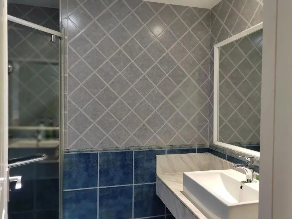 Shower in Morninginn, Zhangjiajie Tianmen Mountain