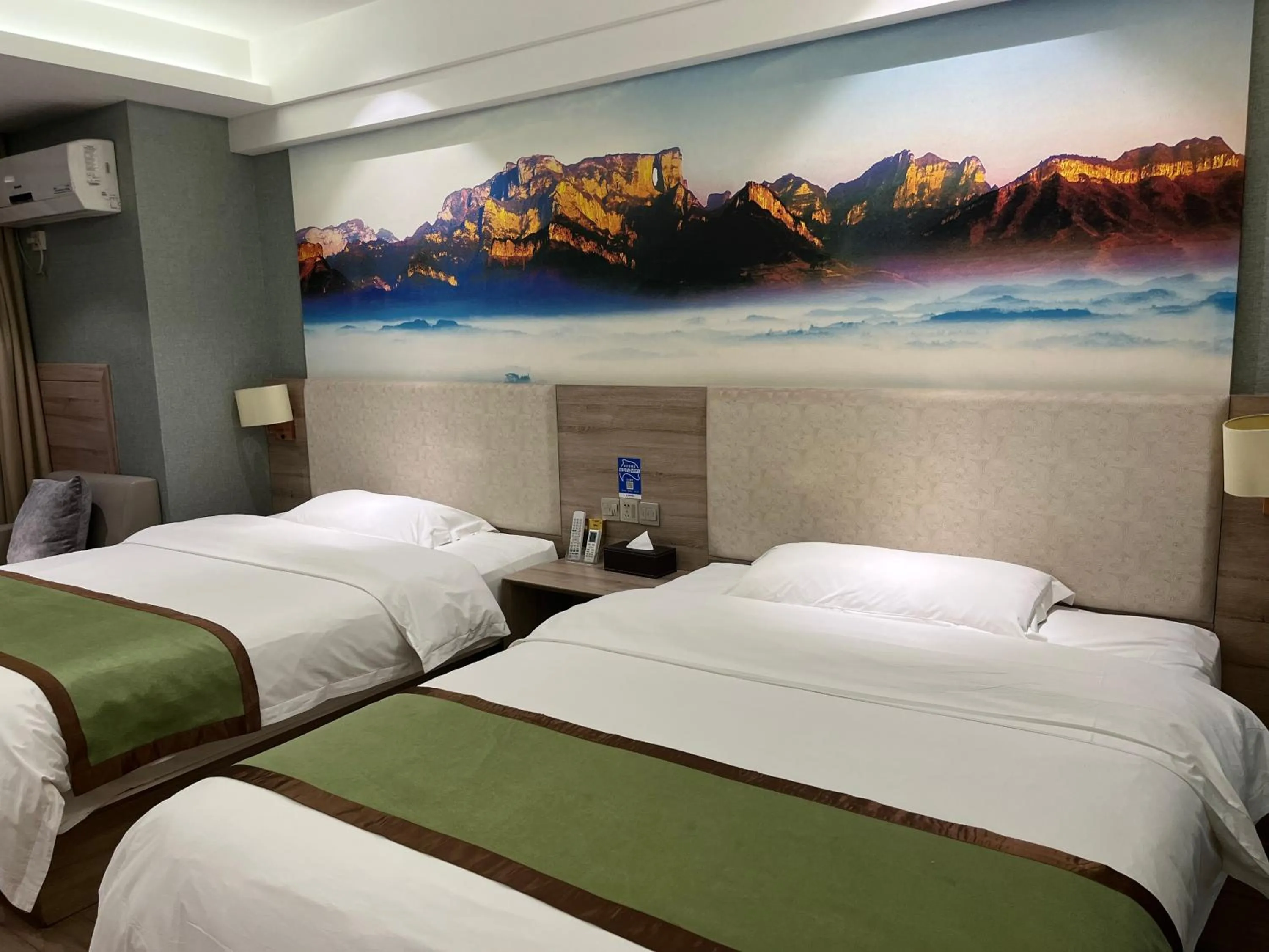 Bed in Morninginn, Zhangjiajie Tianmen Mountain